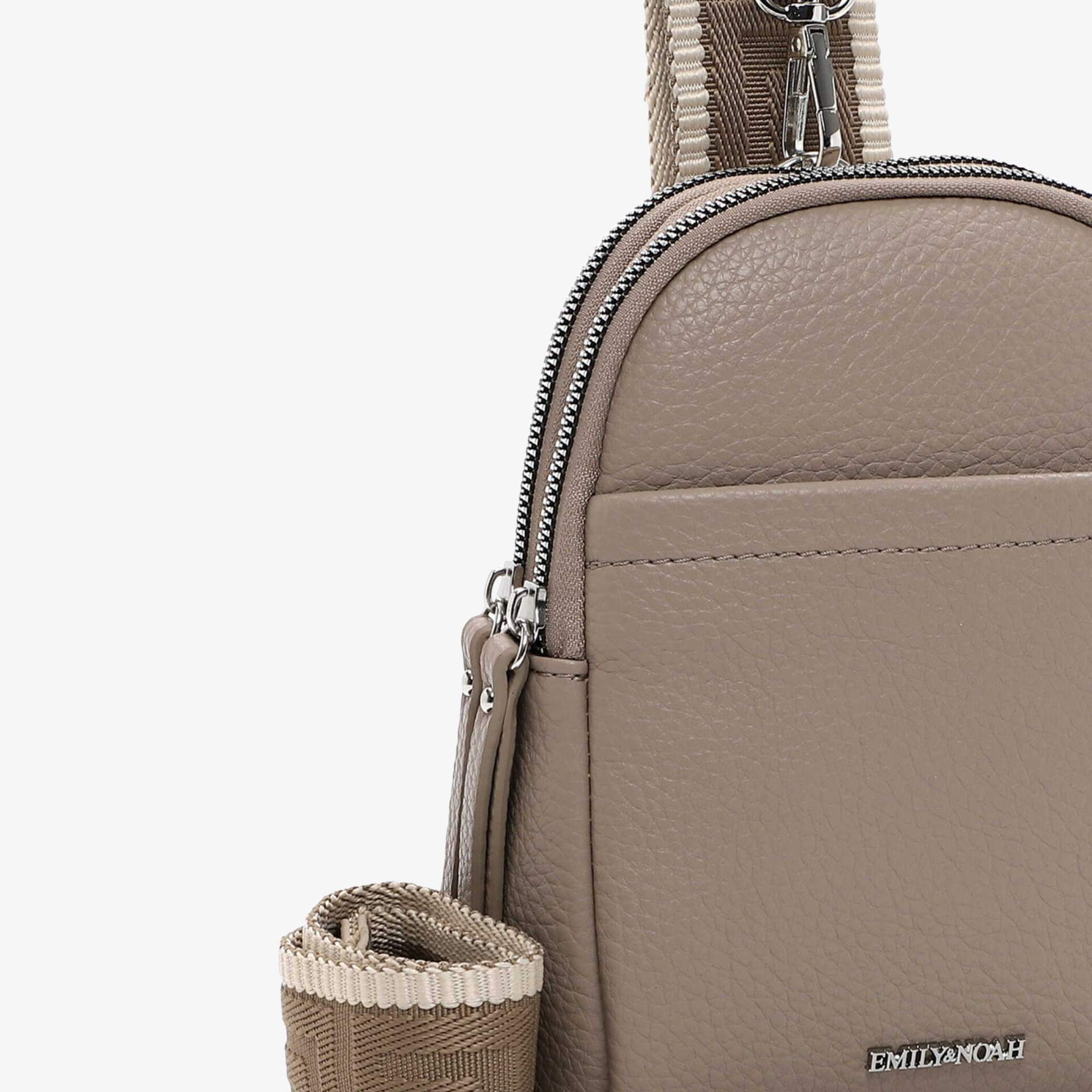 Kompakter beiger Rucksack aus Kunstleder mit Reißverschluss und verstellbarem Schultergurt