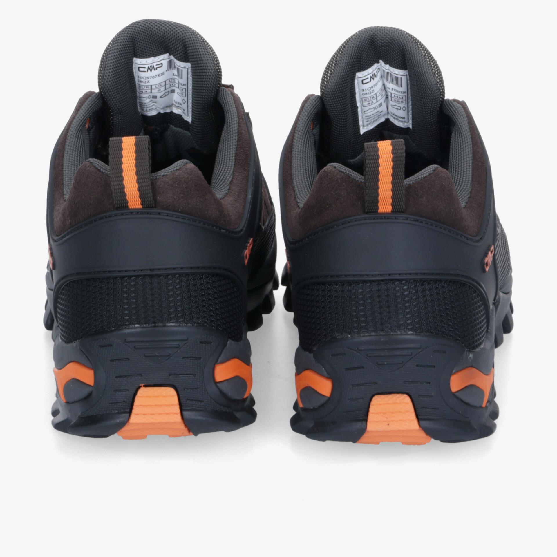 Robuste Outdoor-Sportschuhe in Schwarz mit orangenen Akzenten, gepolstert und rutschfester Sohle, Rückansicht