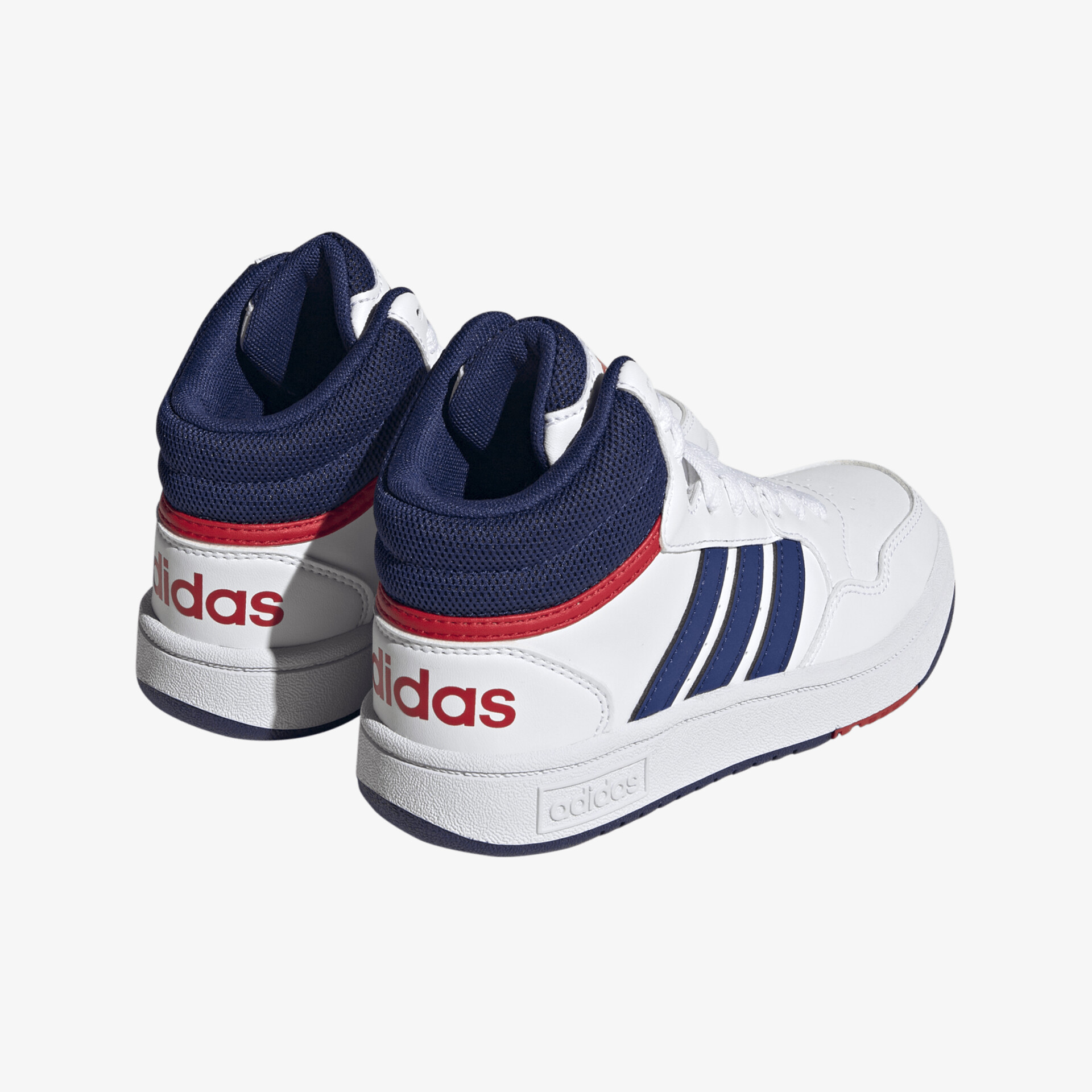 Stylische weiße Sneaker mit blauen und roten Akzenten, ideal für sportliche Aktivitäten und Freizeit.