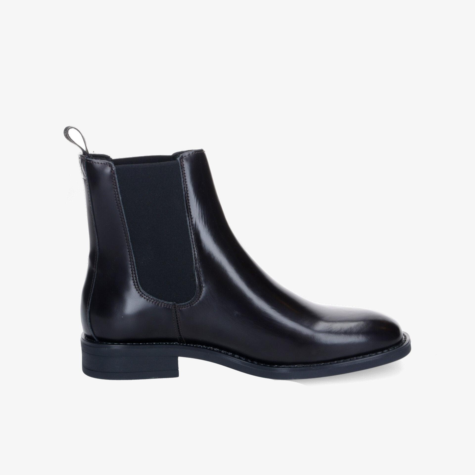 Eleganter schwarzer Chelsea Boot aus Leder mit elastischem Einsatz und robustem Blockabsatz in klarer Seitenansicht