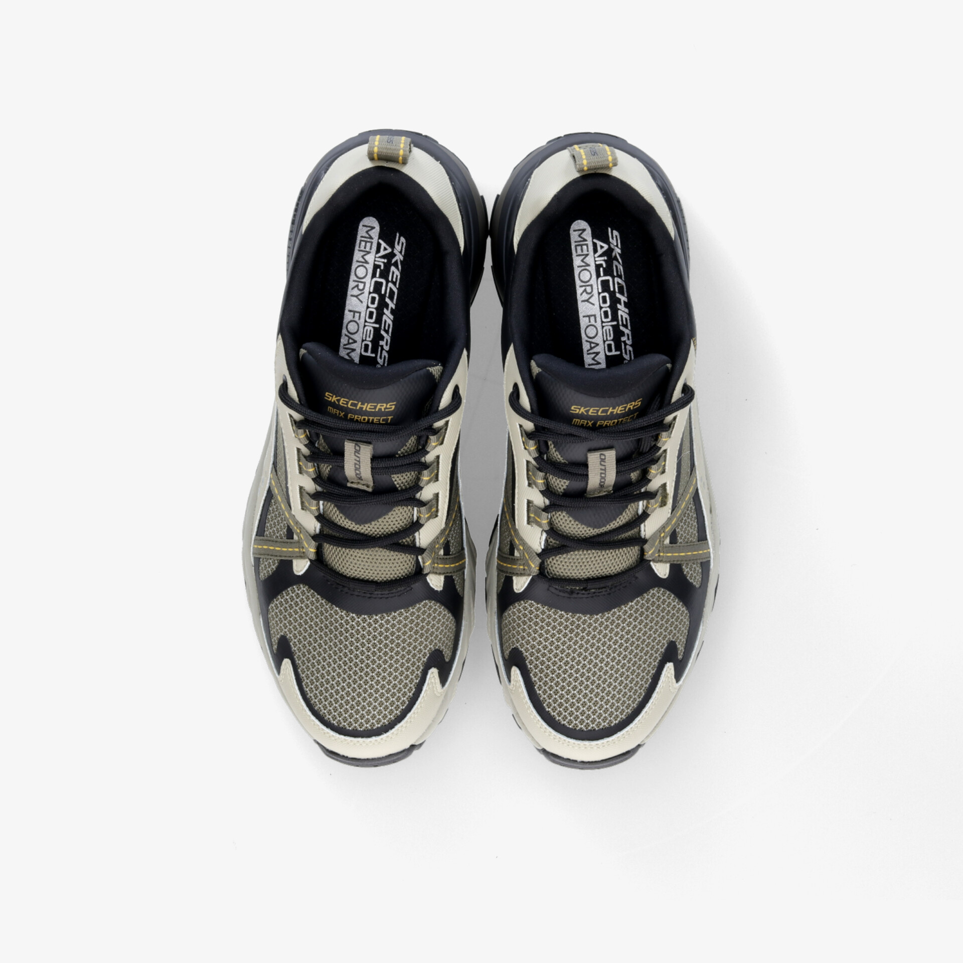 Stylische Sneaker in Beige und Schwarz von oben. Atmungsaktives Design für komfortables Tragen den ganzen Tag.