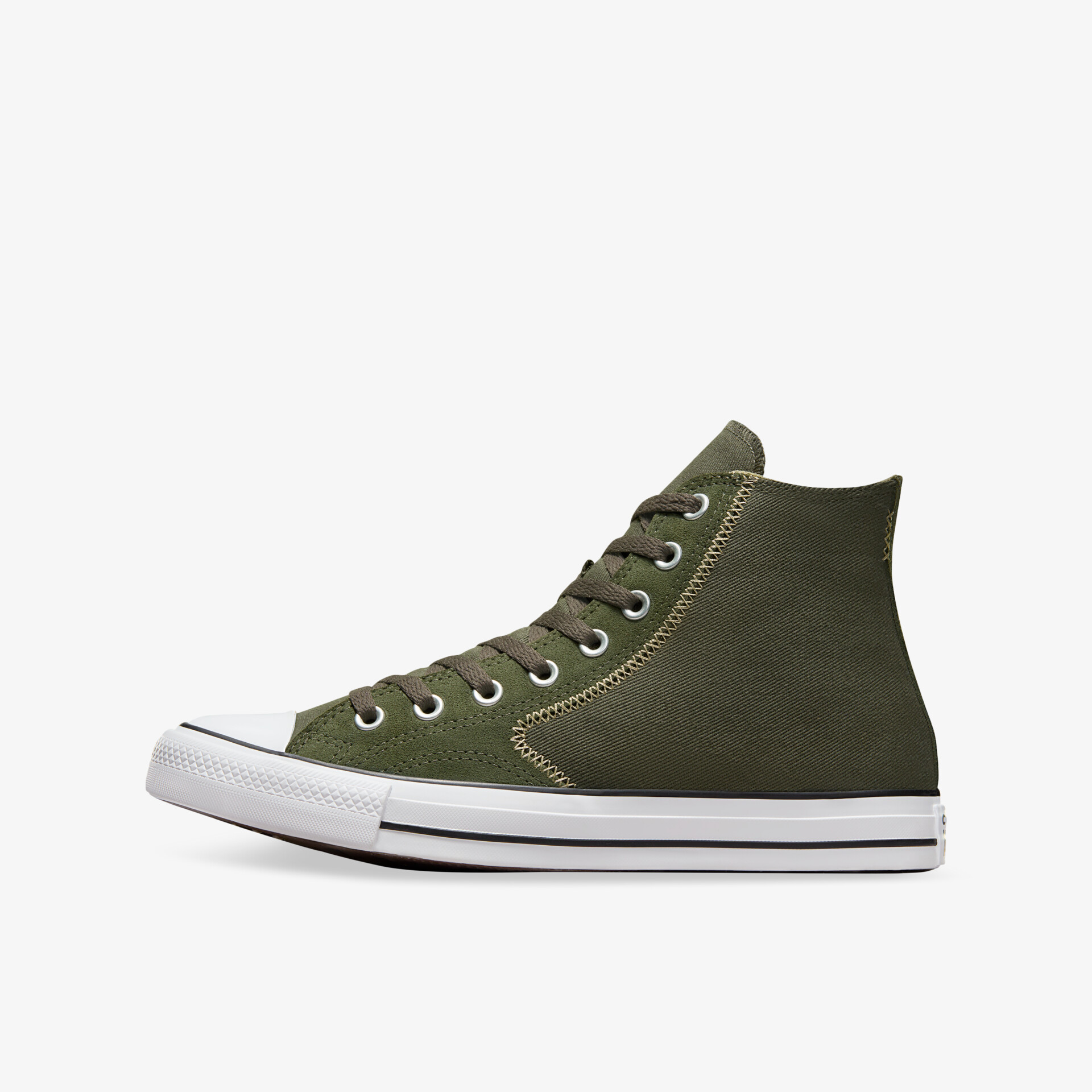Hoch geschnittener olivgrüner Sneaker in klarer seitlicher Ansicht mit weißer Sohle und robustem Design