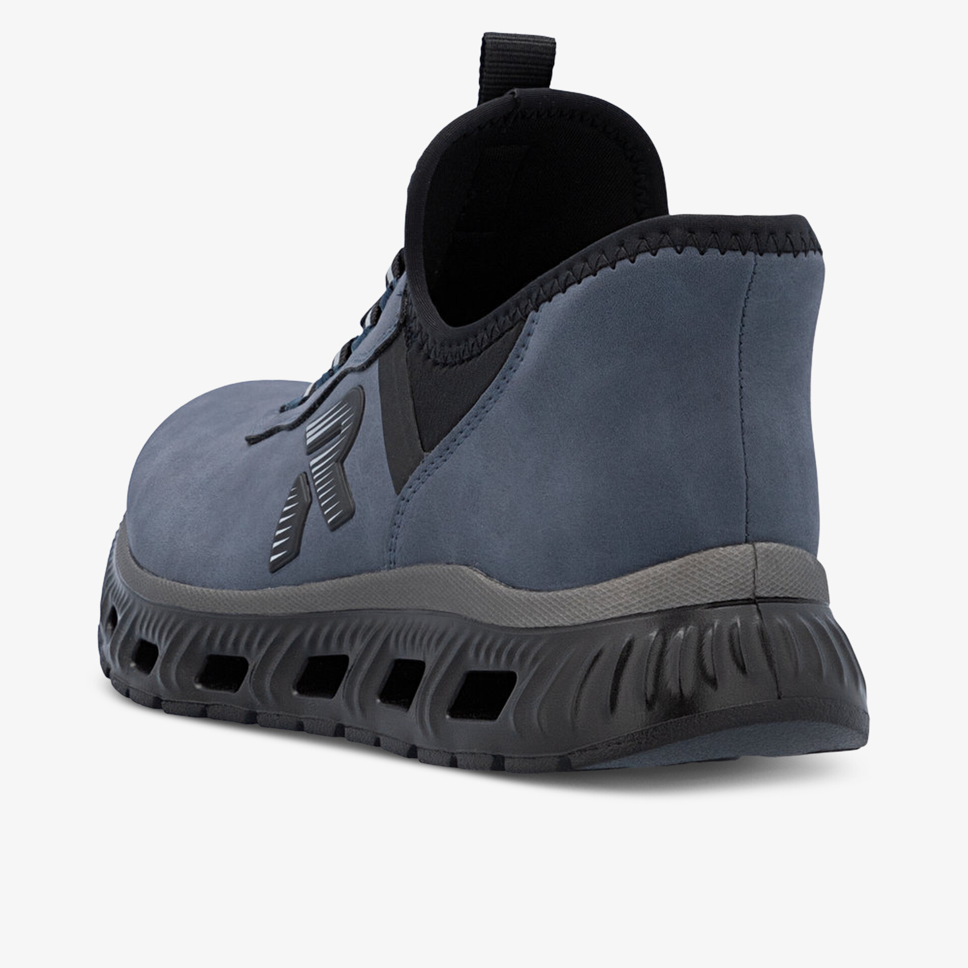 Moderner Schuh mit flexiblem Halt und atmungsaktivem Obermaterial in dunkler Farbe hintenansicht