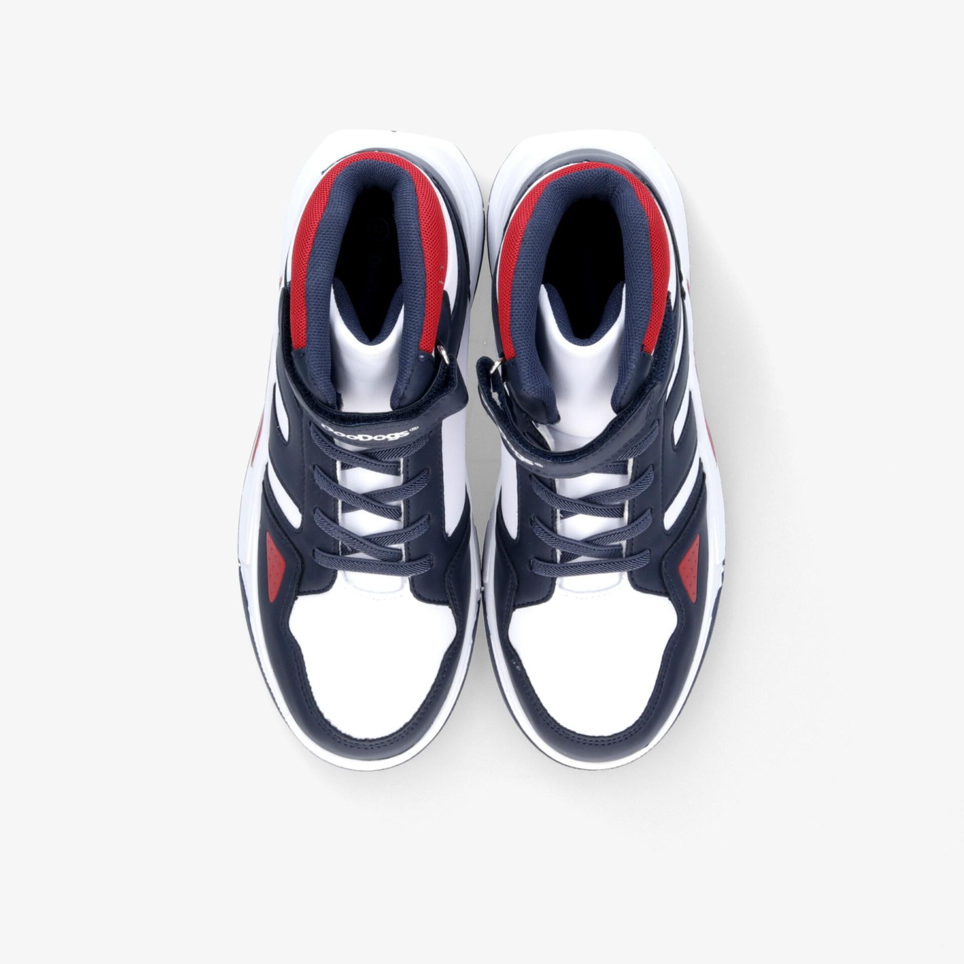 Bequeme und stabile Sportschuhe mit moderner Optik und hochwertiger Verarbeitung aus Draufsicht