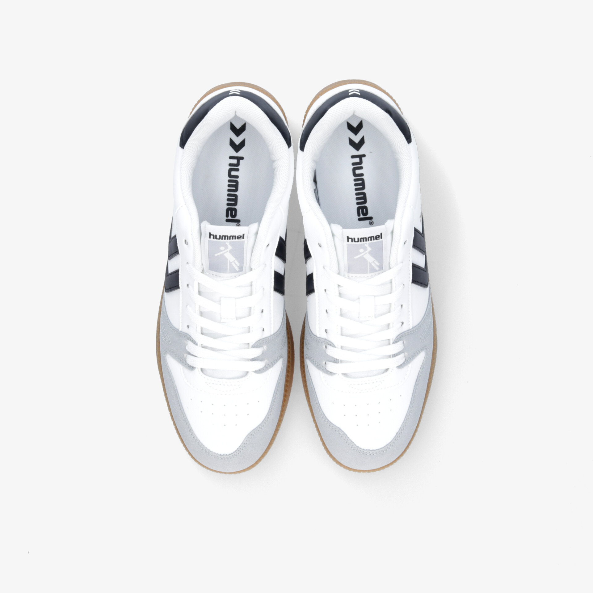 Leichtes und bequemes Paar Sportschuhe in Weiß mit schwarzen Details, atmungsaktiv und rutschfest