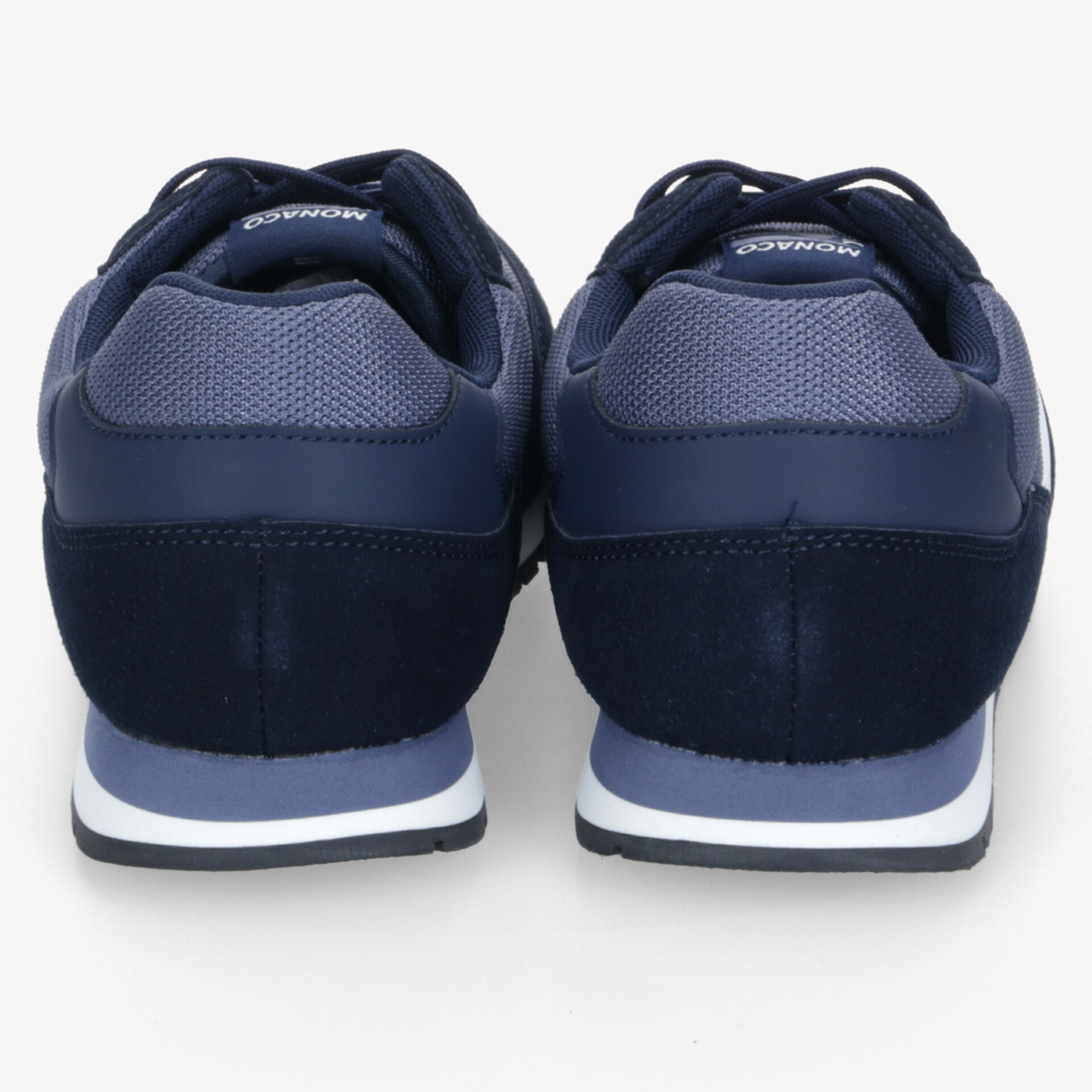 Rückansicht von robusten Sportschuhen in Blau und Schwarz mit stabiler Fersenkonstruktion und ergonomischer Sohle