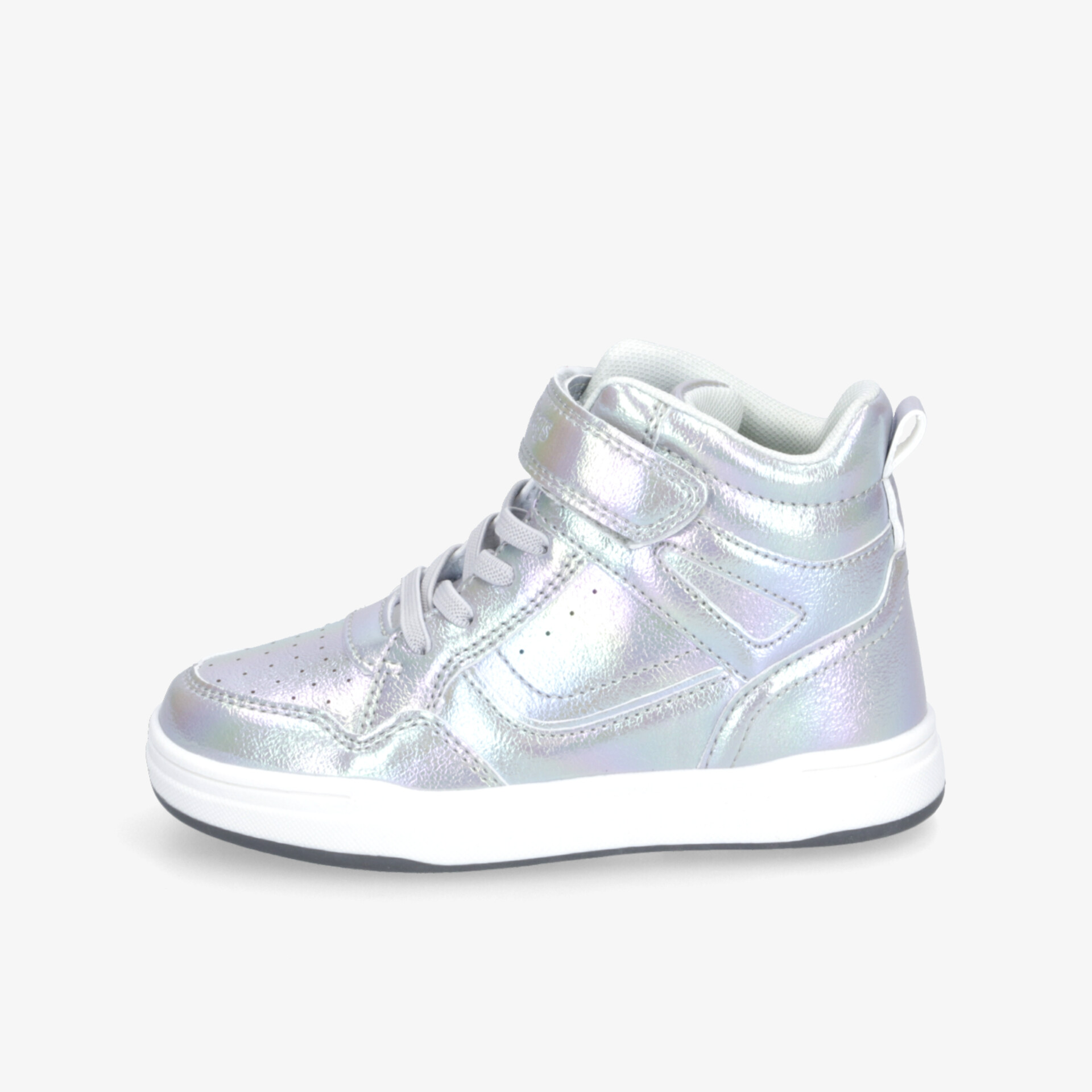 Silberner hoch geschnittener Sneaker mit glänzendem Material und robuster weißer Sohle, sportlich und bequem