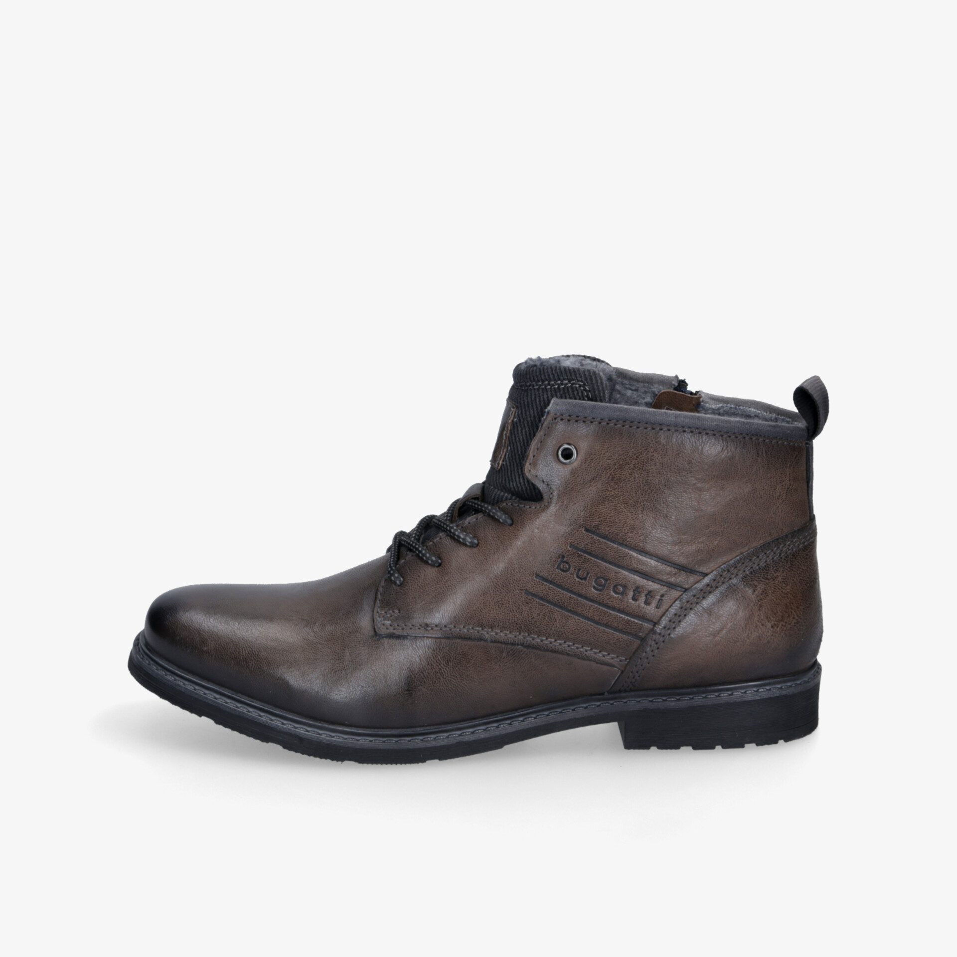 Seitliche Ansicht eines robusten, elegant designten Schuhs mit bequemer Passform und rutschfester Sohle