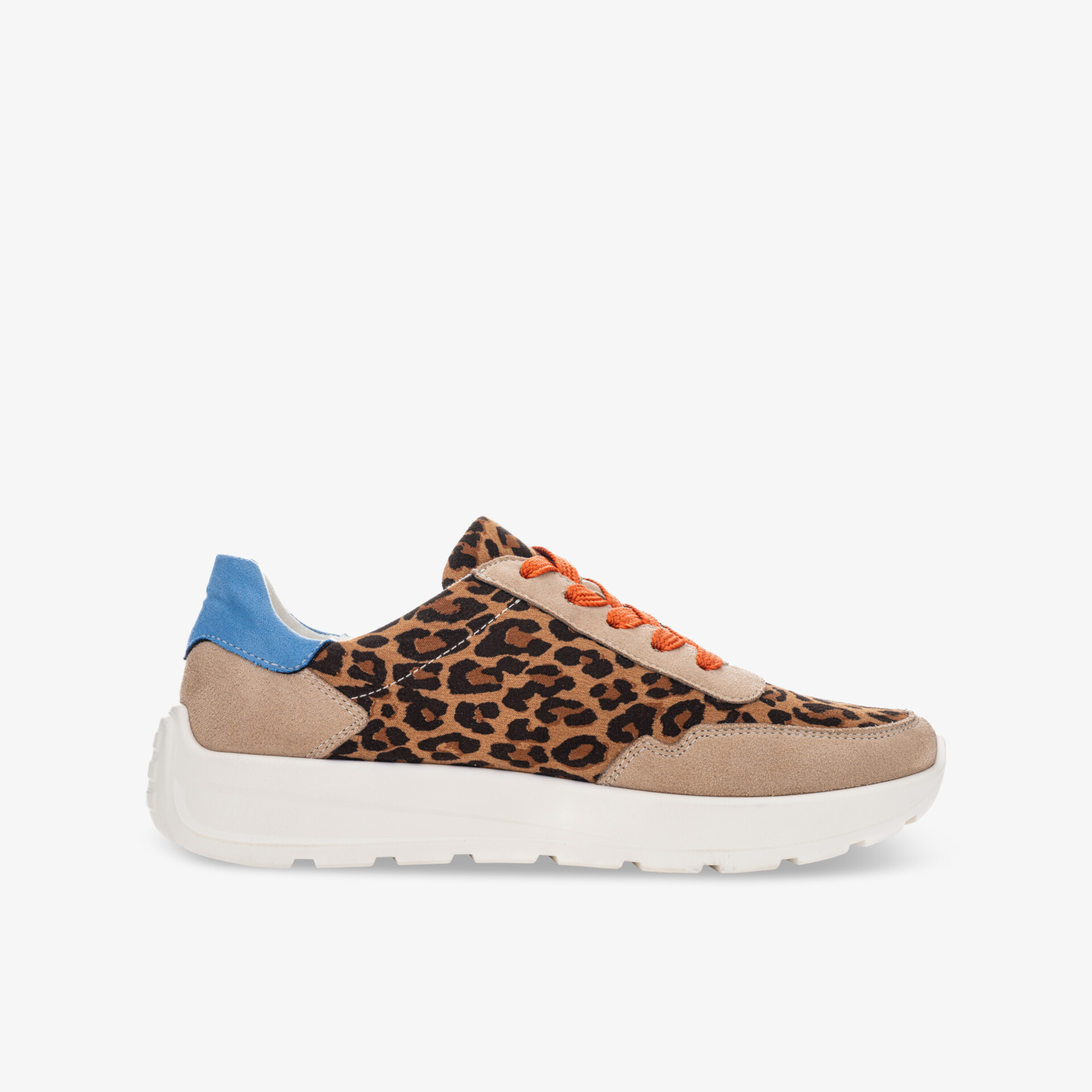 Beiger Sneaker mit Leopardenmuster, blauer Fersenakzent und weißer Sohle, moderner stylischer Schuh