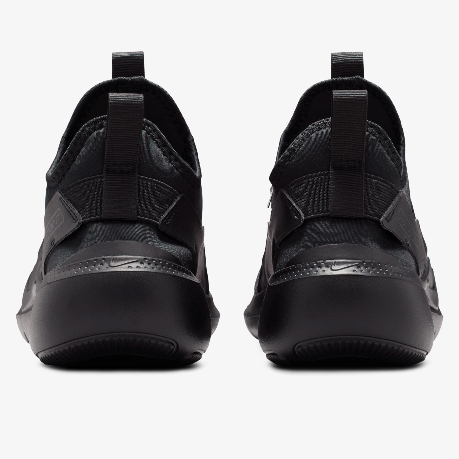 Schwarze Sneakers mit robustem Material und gepolstertem Fersenbereich für hohen Tragekomfort