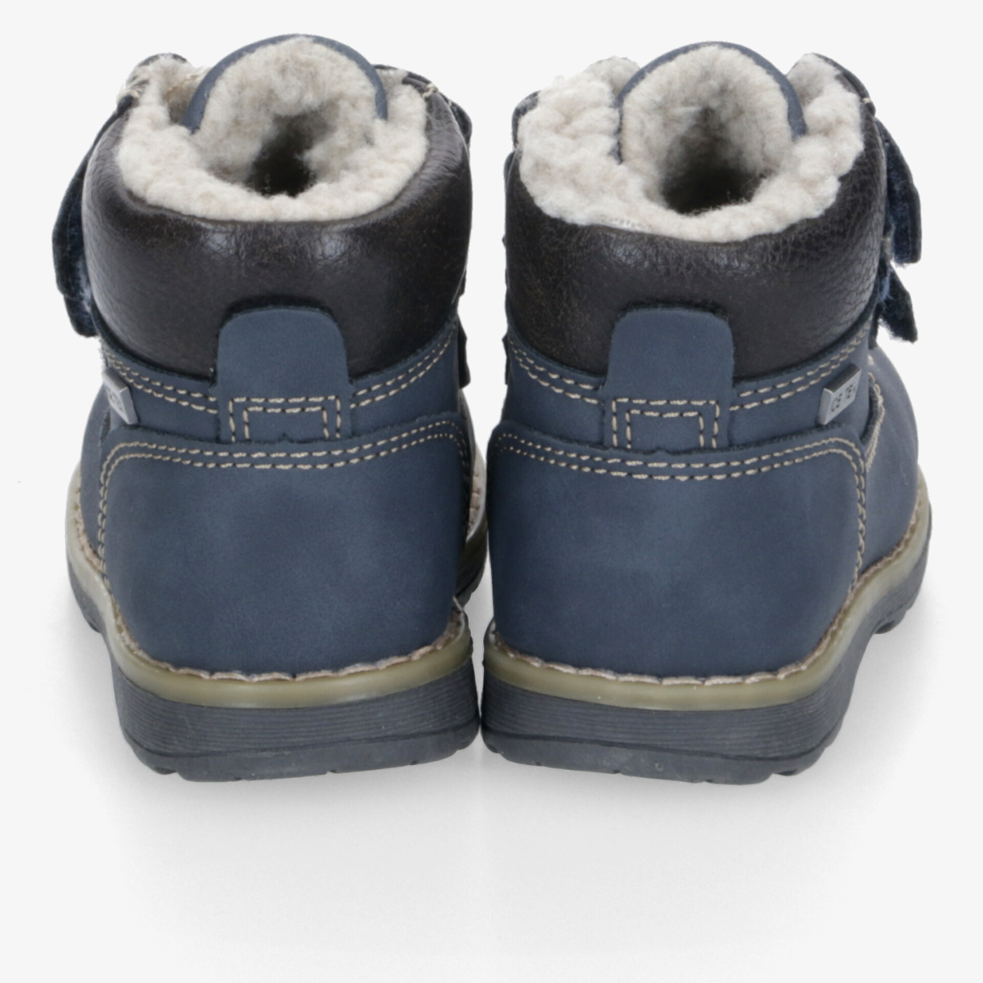 Robuste Winterstiefel mit warmer Fellfütterung und rutschfester Sohle, perfekt für kalte Tage