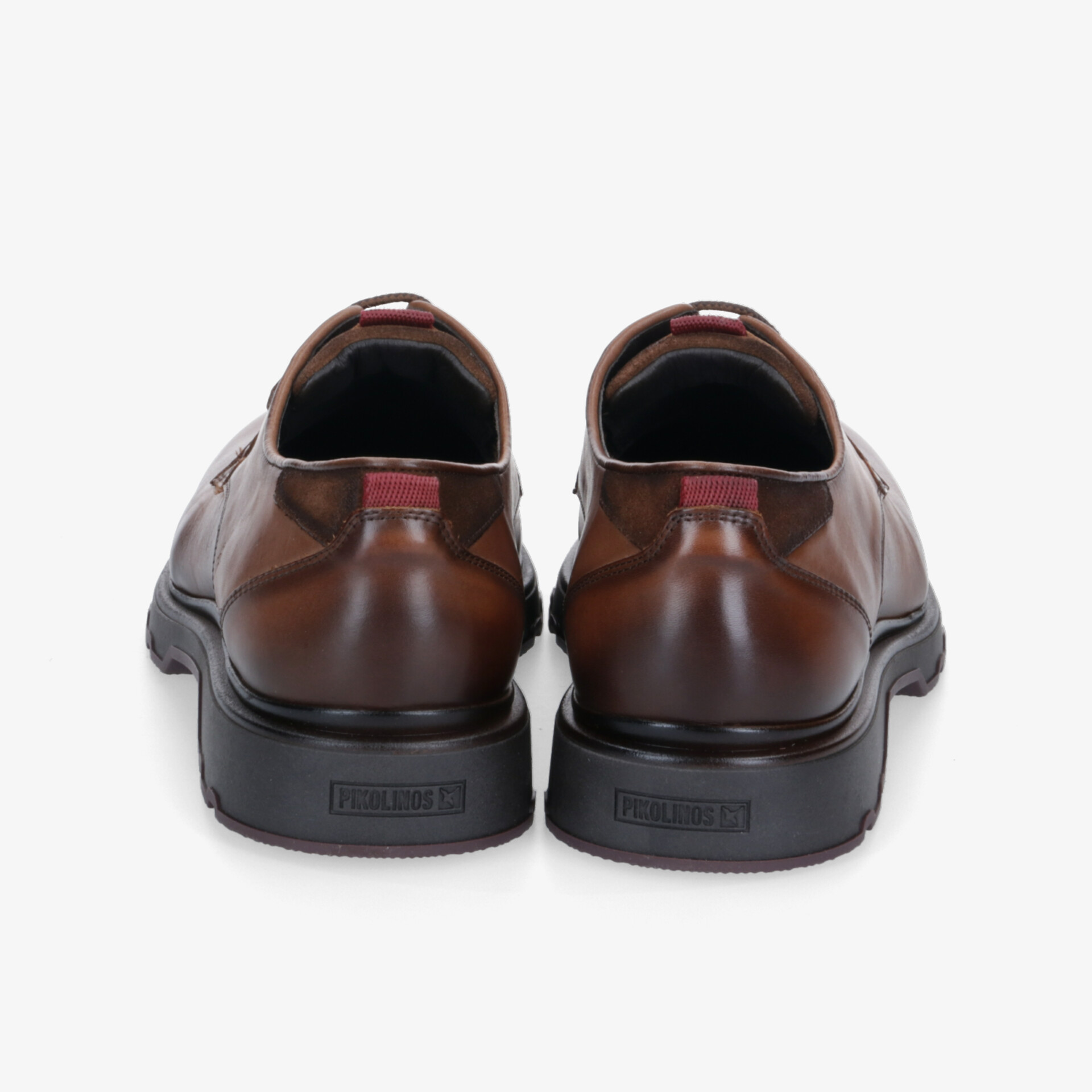 Braune elegante Lederschuhe mit robustem Absatz, ideal für formelle Anlässe. Komfort und Stil vereint.