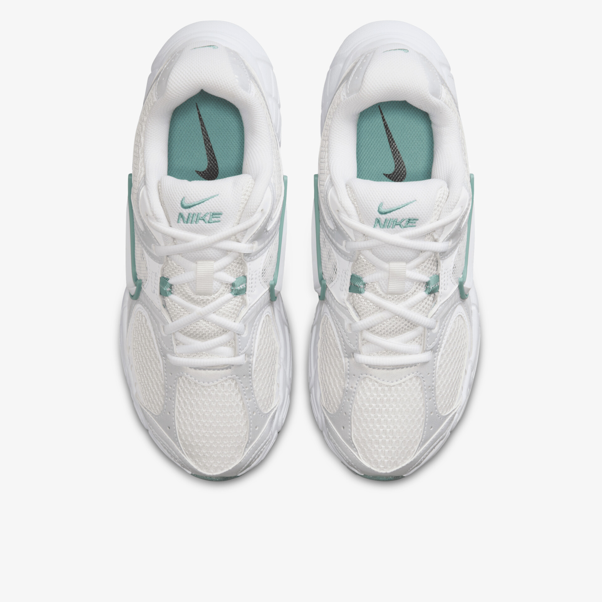 Weißer leichter Sportschuh mit atmungsaktivem Material und komfortabler Passform