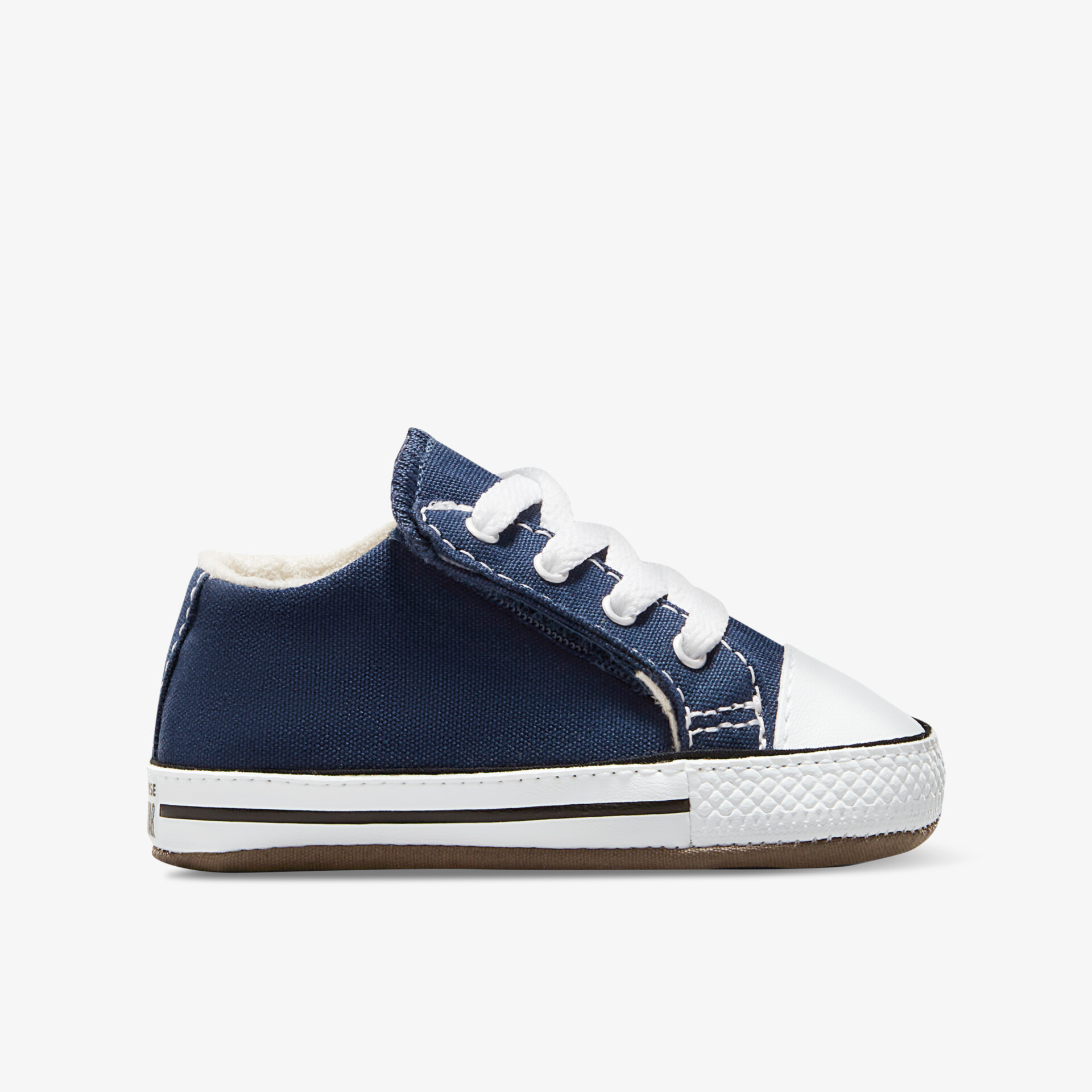 Stilvoller blauer Sneaker mit weißer Kappe und Schnürsenkeln. Komfortabel und robust für den täglichen Gebrauch.