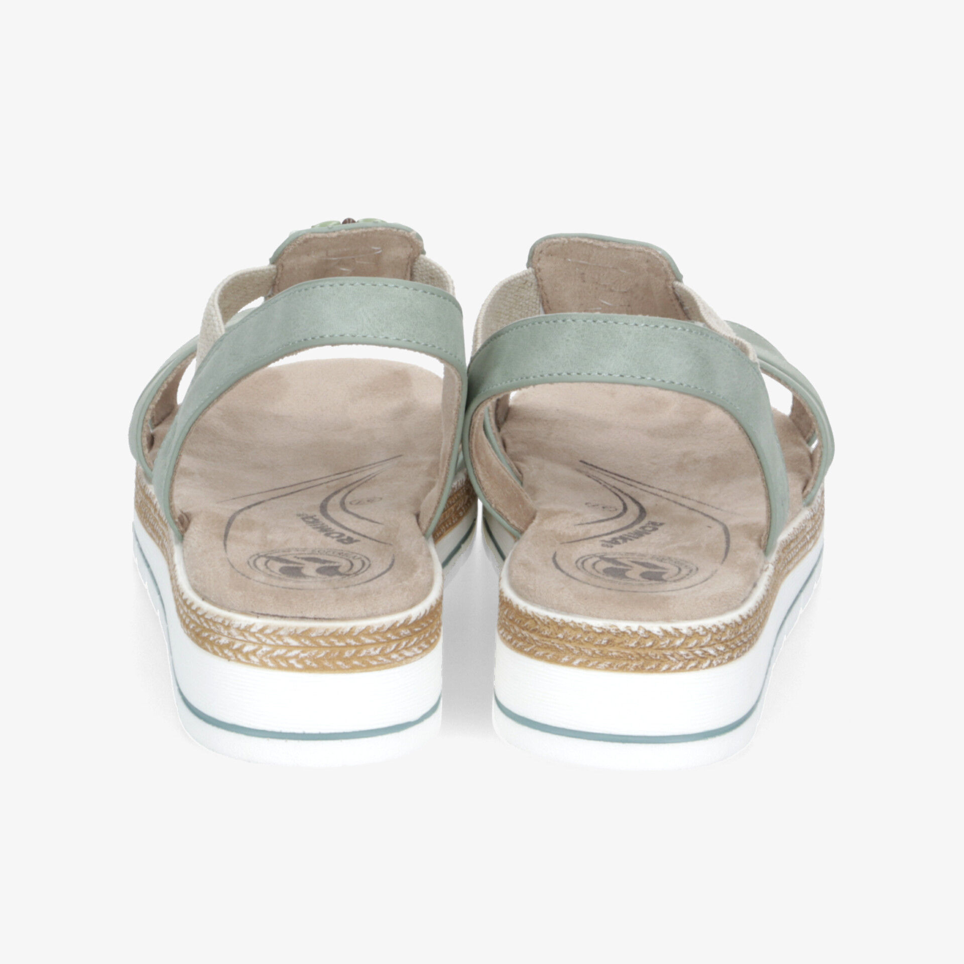 Bequeme Sandalen mit gepolsterter Innensohle und verstellbarem Riemen zeigen Rückansicht auf weißem Hintergrund