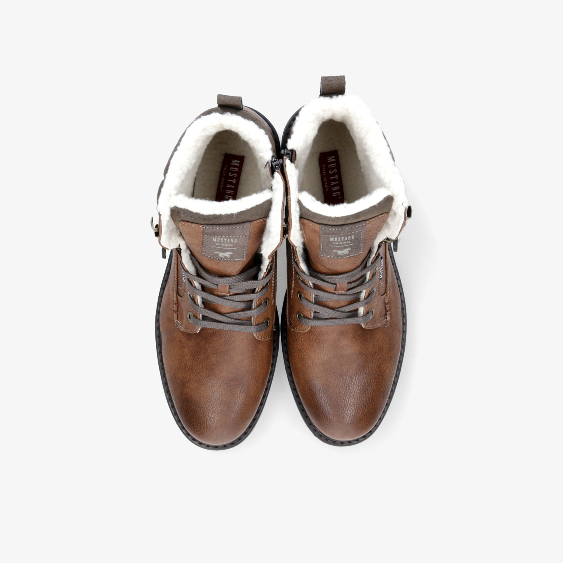 Robuste braune Lederschuhe als Paar mit komfortabler Polsterung und eleganter Optik von oben gesehen