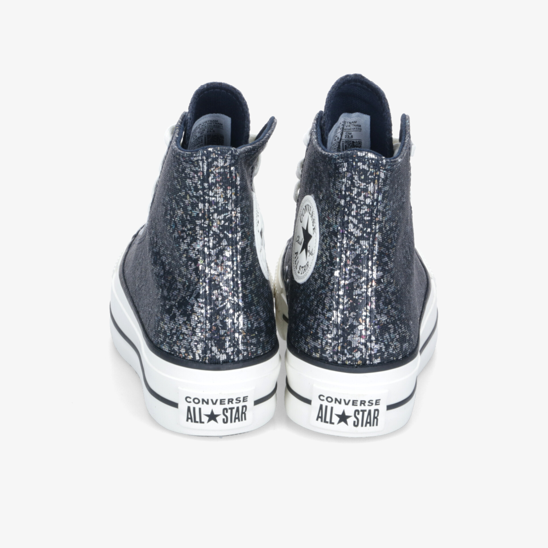 Rückansicht von glitzernden Converse All Star Sneakern mit hohem Schaft und robustem Sohlenbereich