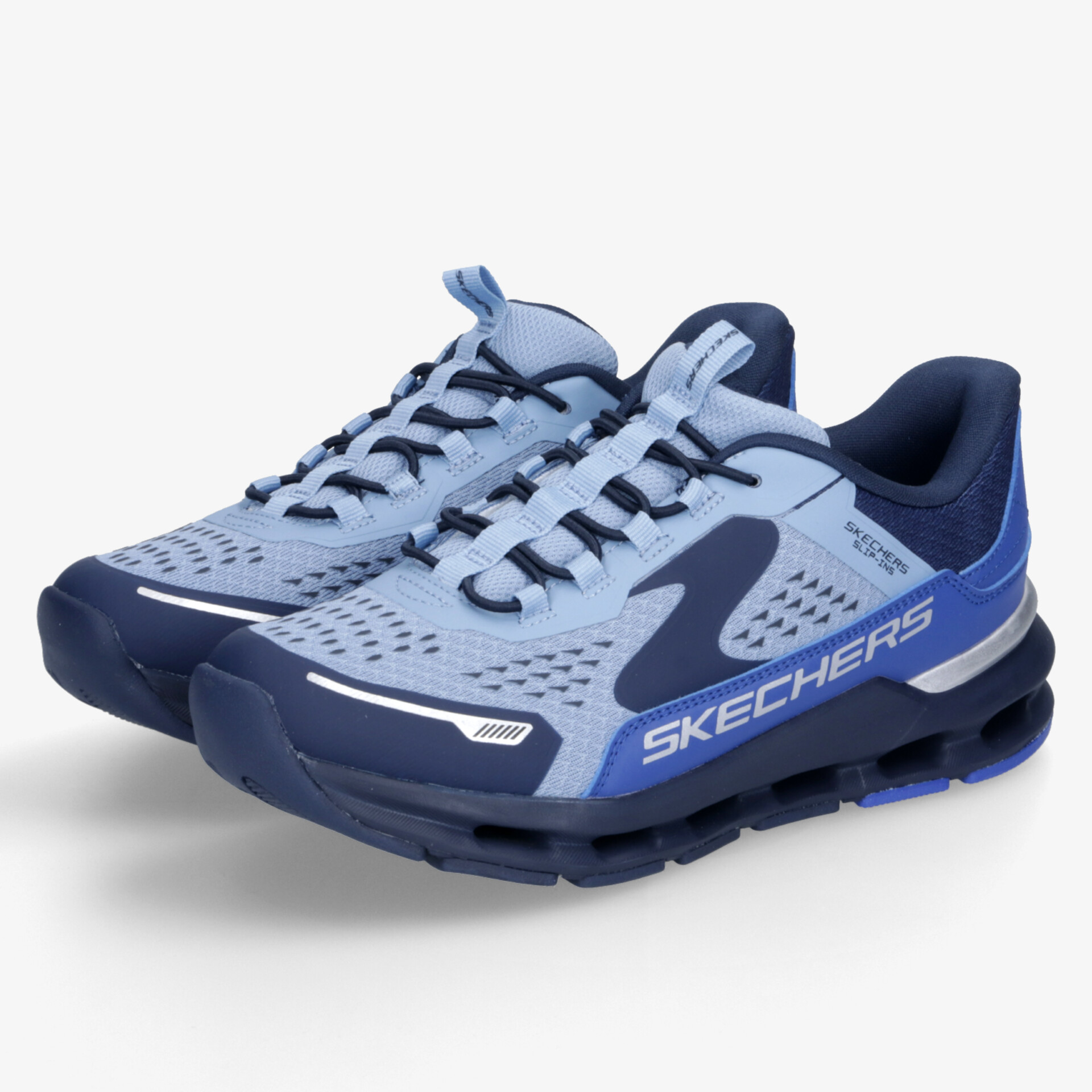 Sportlicher leichter blauer Sneaker mit gepolstertem Komfort und atmungsaktivem Material, Paaransicht schräg vorne