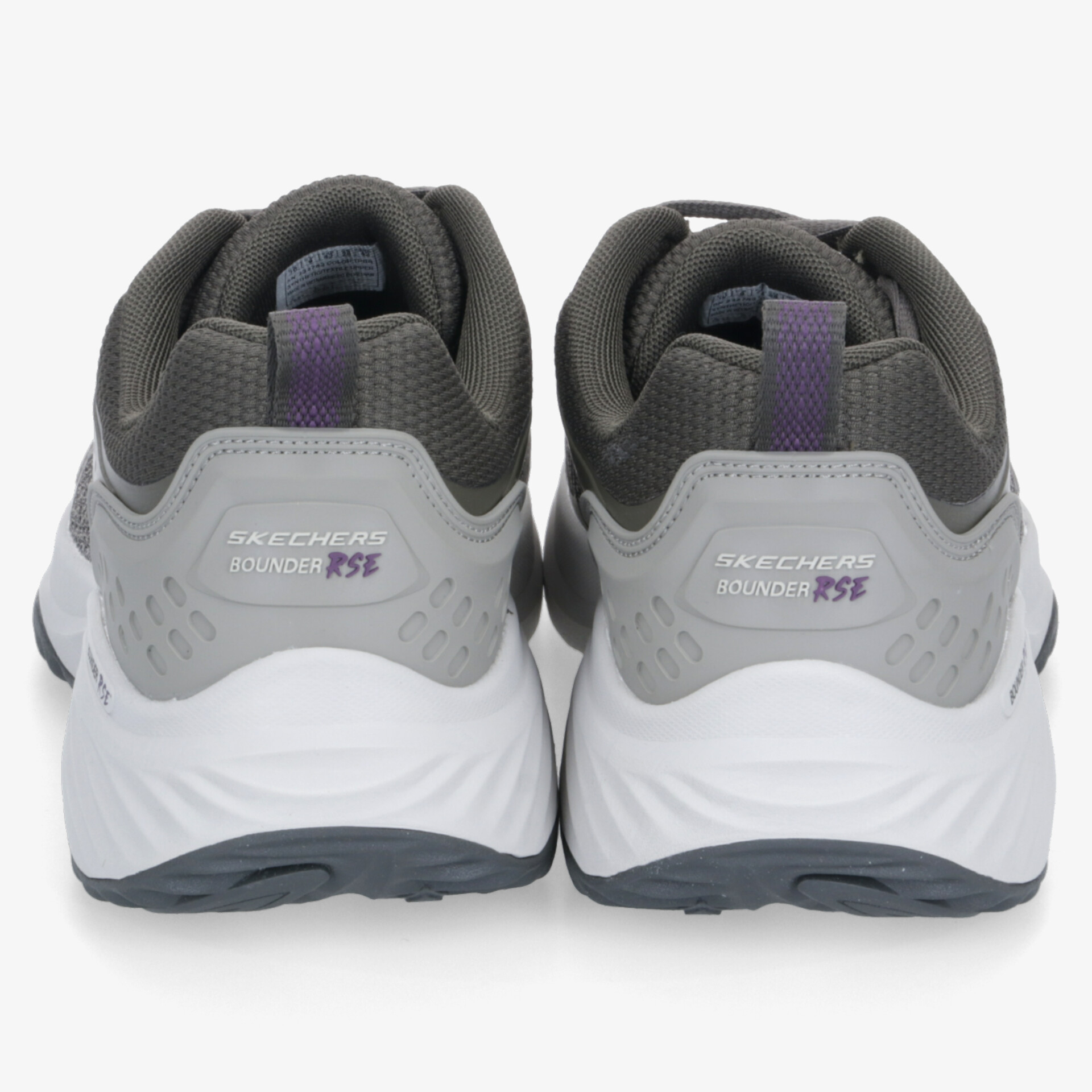 Rückansicht eines grauen Sportschuhs mit weißer Sohle, gepolstertem Schaft und rutschfester Laufsohle