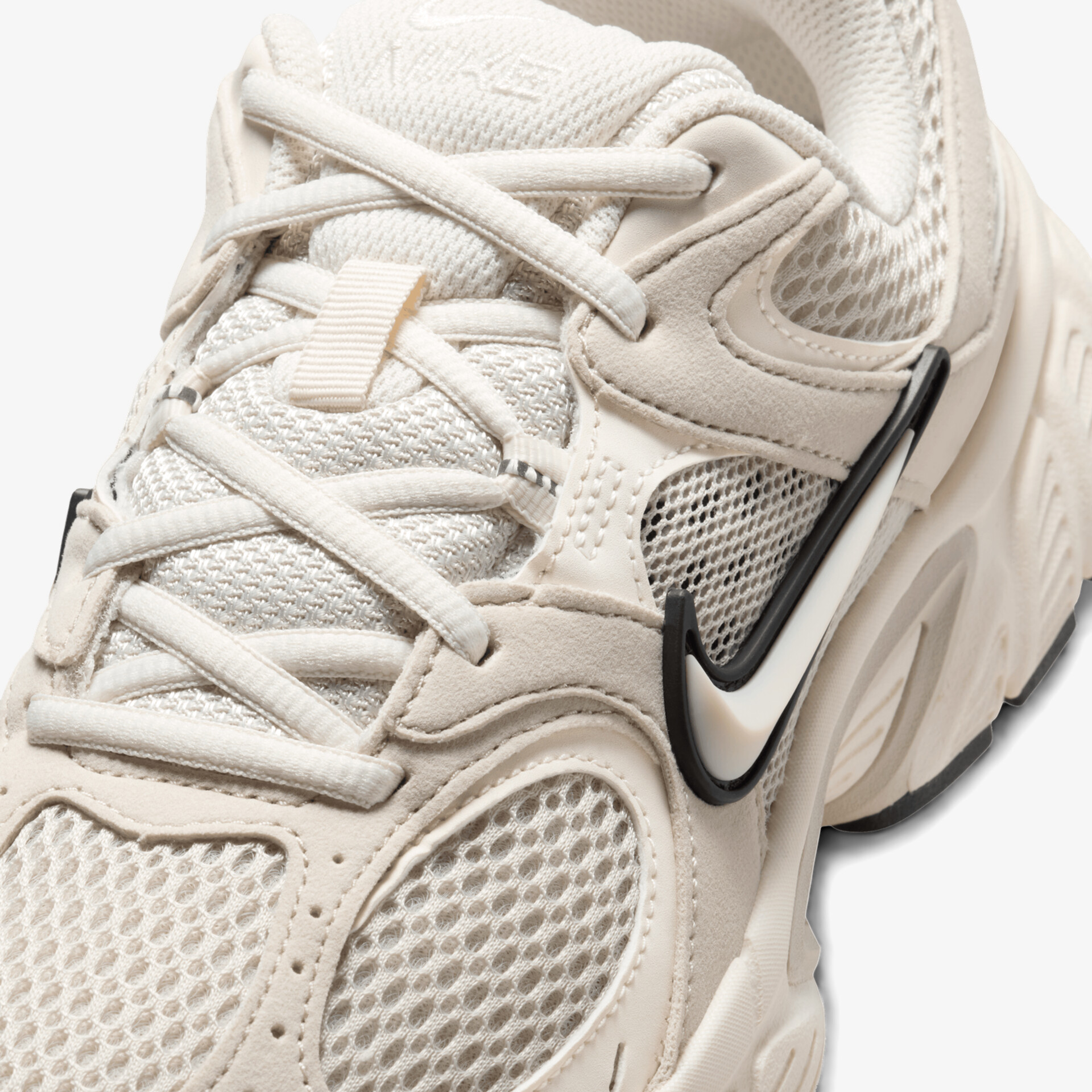 Beiges, stylisches Sneaker-Design mit hoher Atmungsaktivität