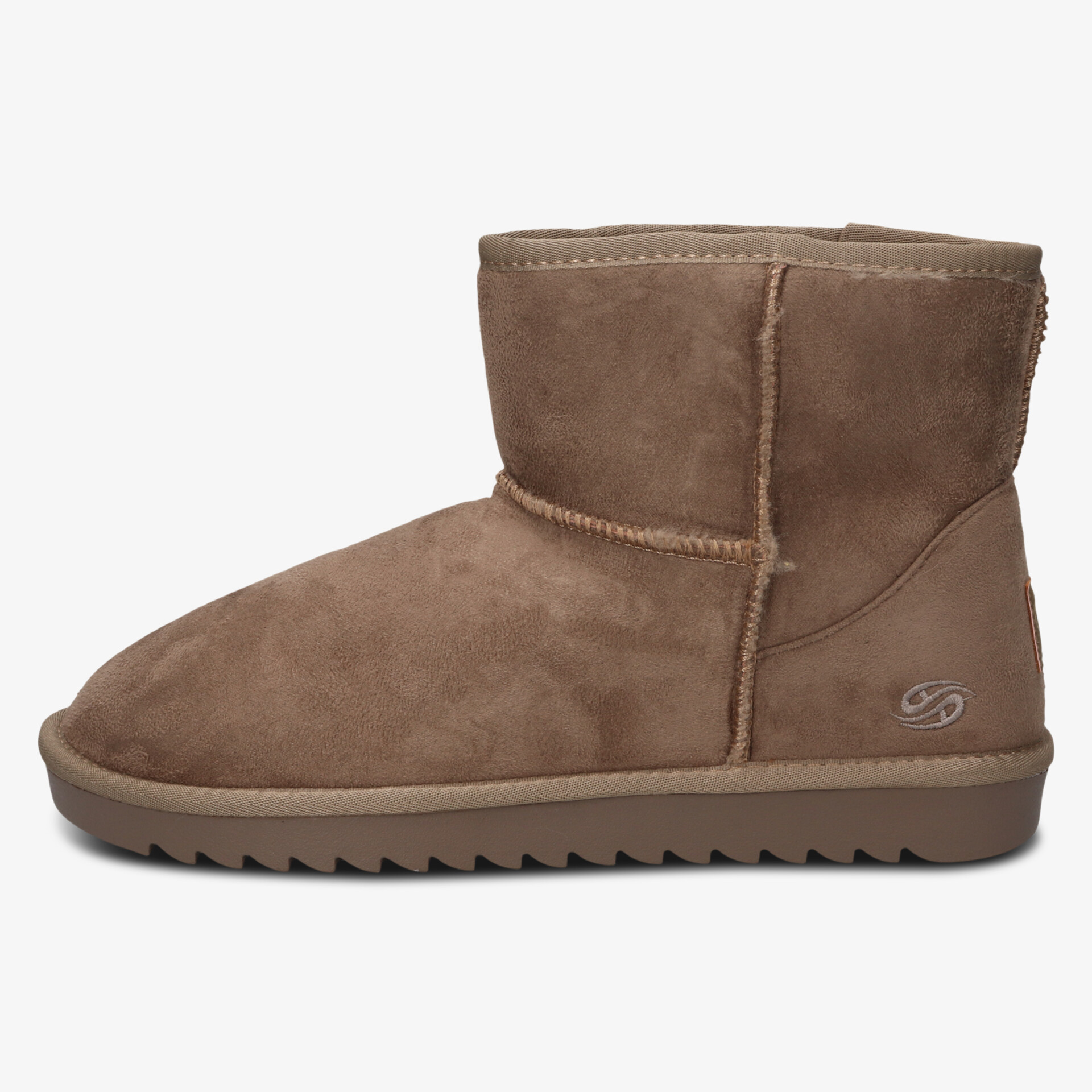 Warmer brauner Winterstiefel mit weichem Obermaterial und rutschfester Sohle, seitliche Ansicht