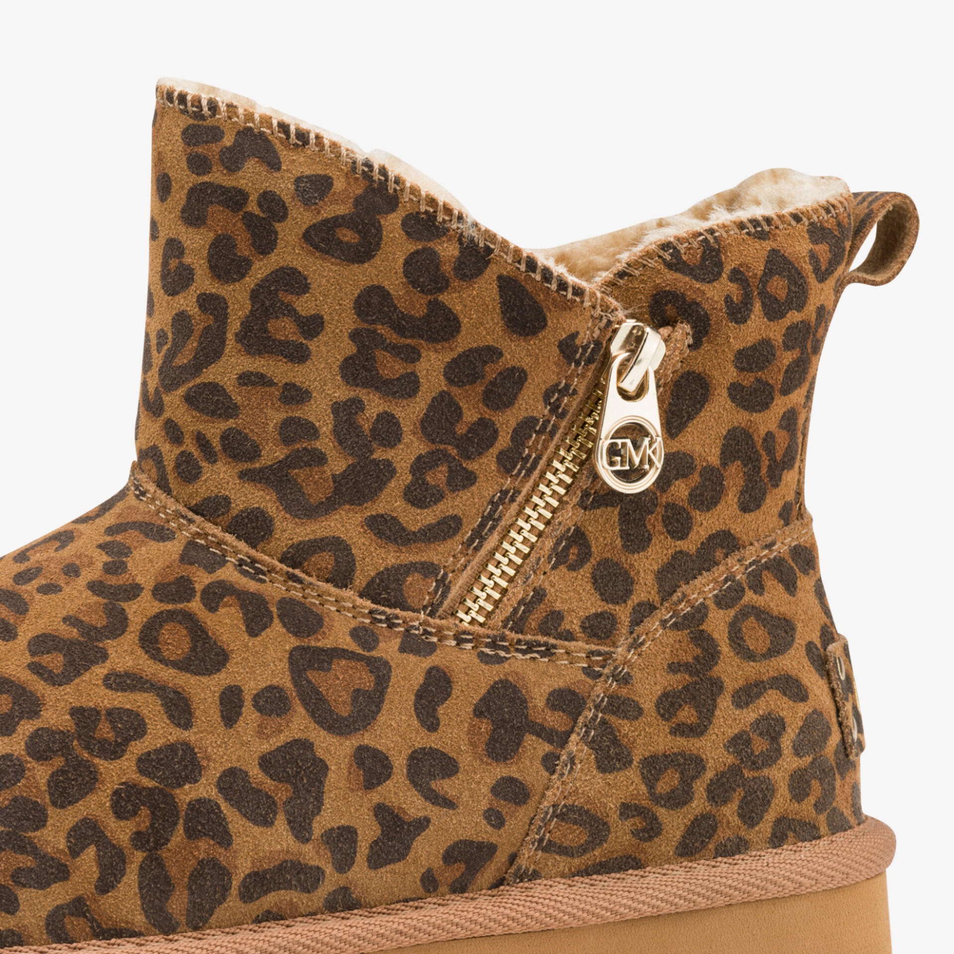 Stylish ankle boot with leopard print and visible zipper detail in brown suede texture