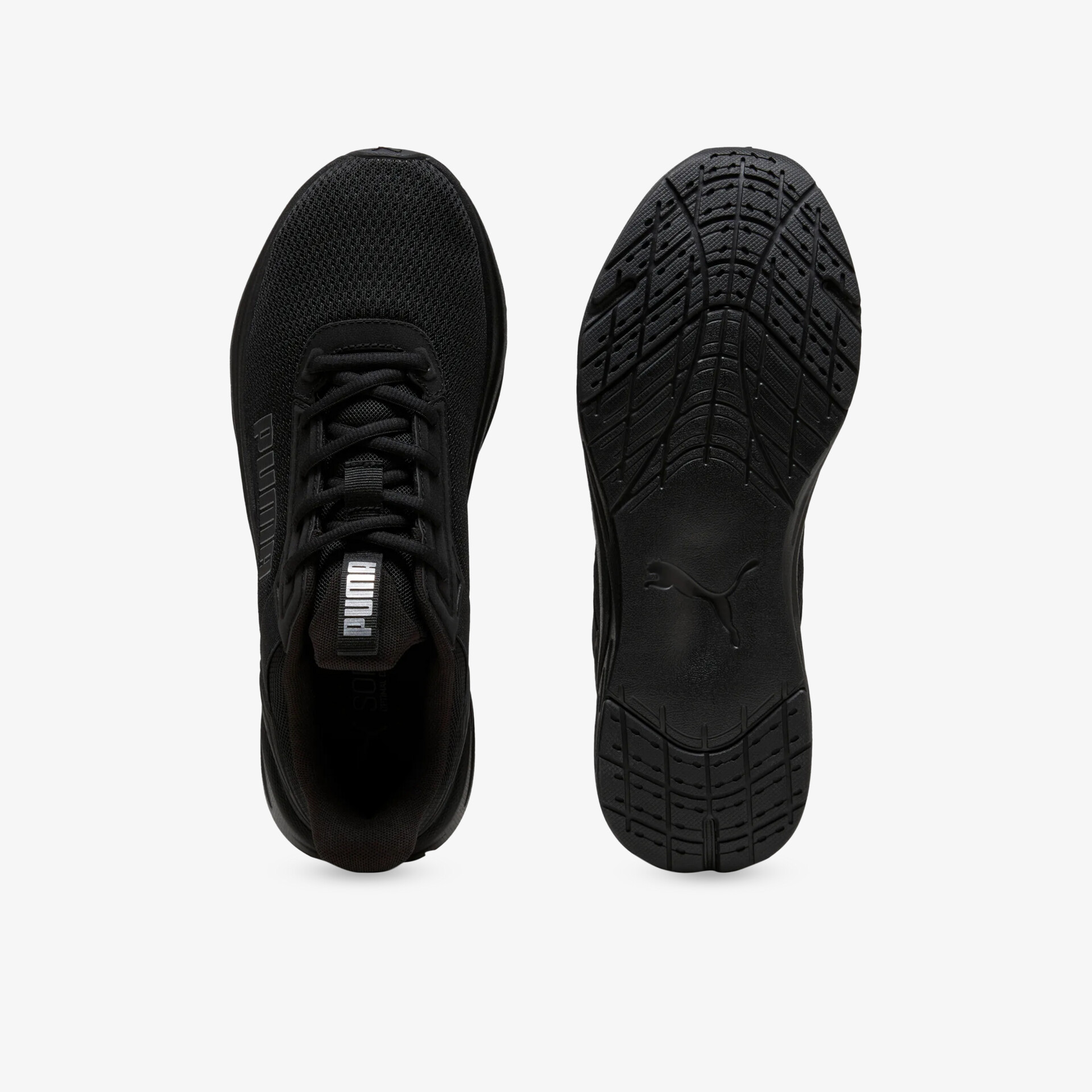 Schwarze Sportschuhe mit flexiblem Material und rutschfester Sohle in Draufsicht und Unteransicht