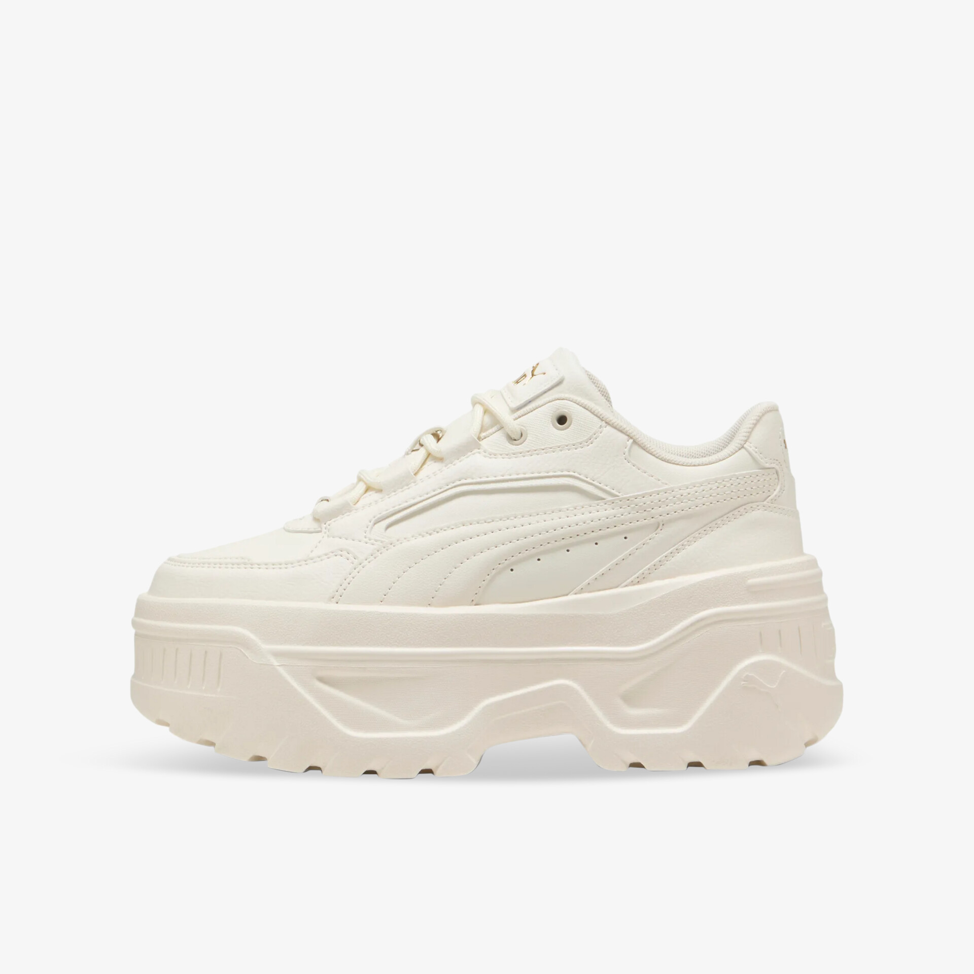 Robuster Schuh mit dicker Plateau-Sohle und schnürbarem Obermaterial in modernem cremweißem Design