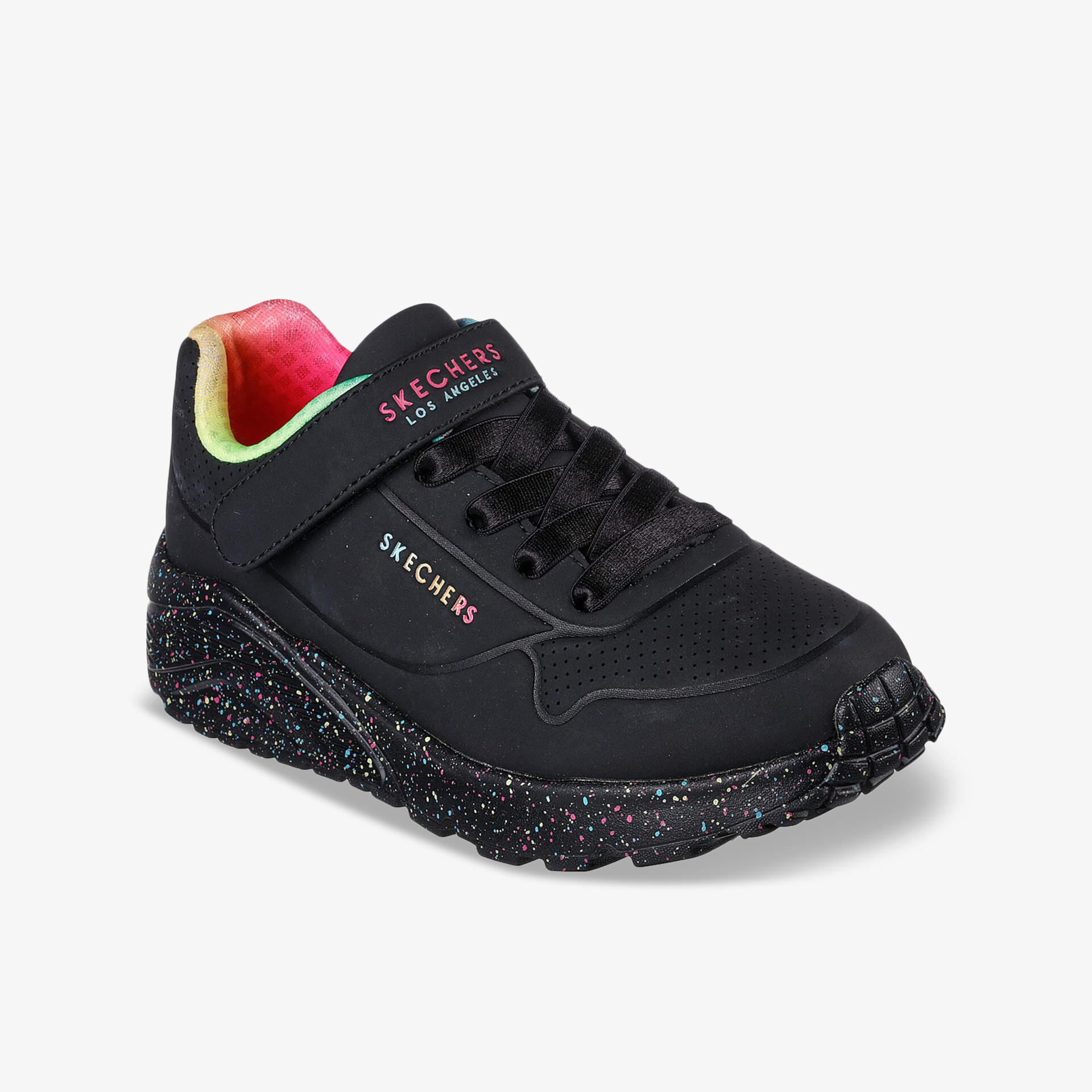 Moderner schwarzer Sportschuh mit gepolstertem Schaft und rutschfester Sohle für hohen Tragekomfort und Stabilität