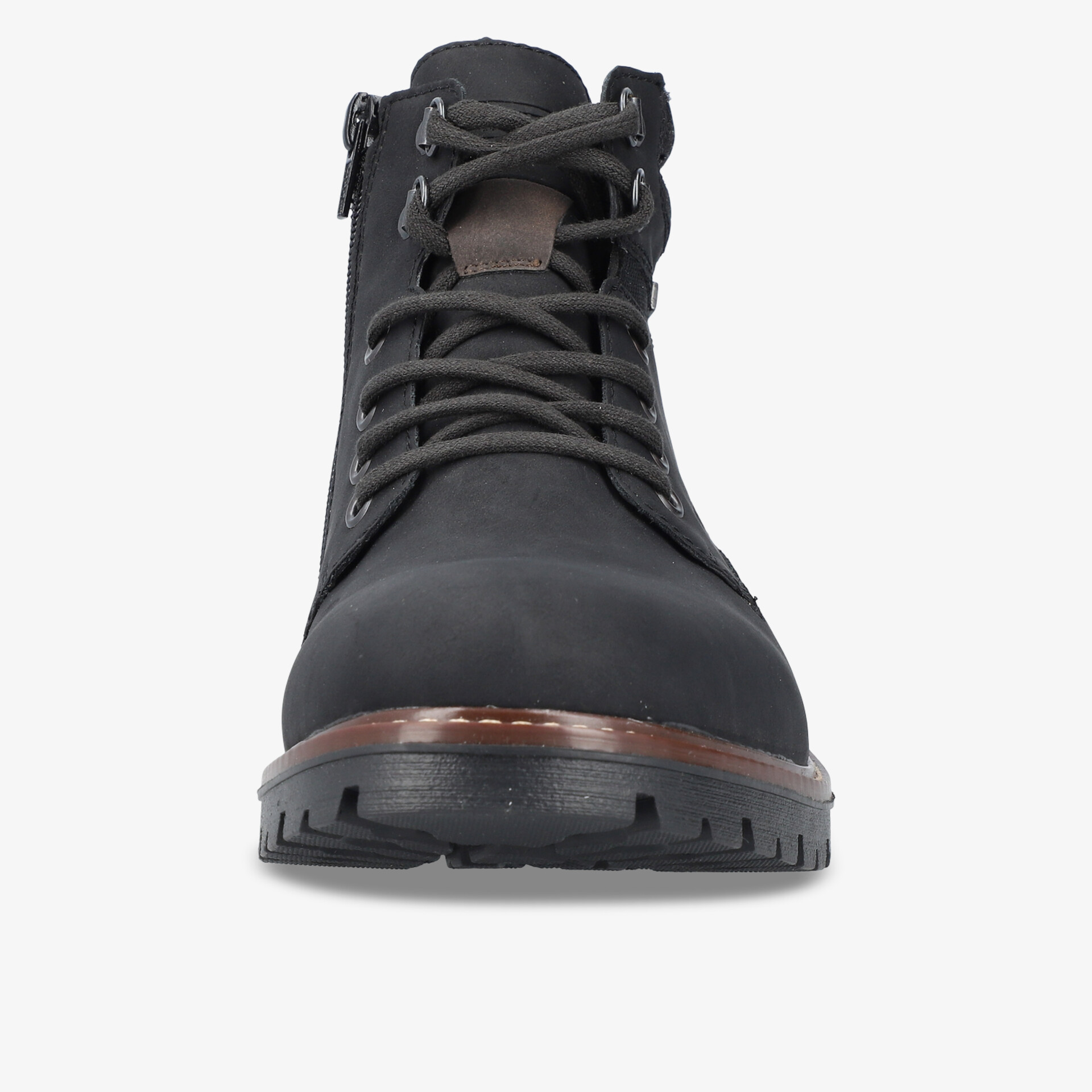 Robuster Schuh mit stabiler Schnürung und profilierter Sohle in klarer Frontansicht