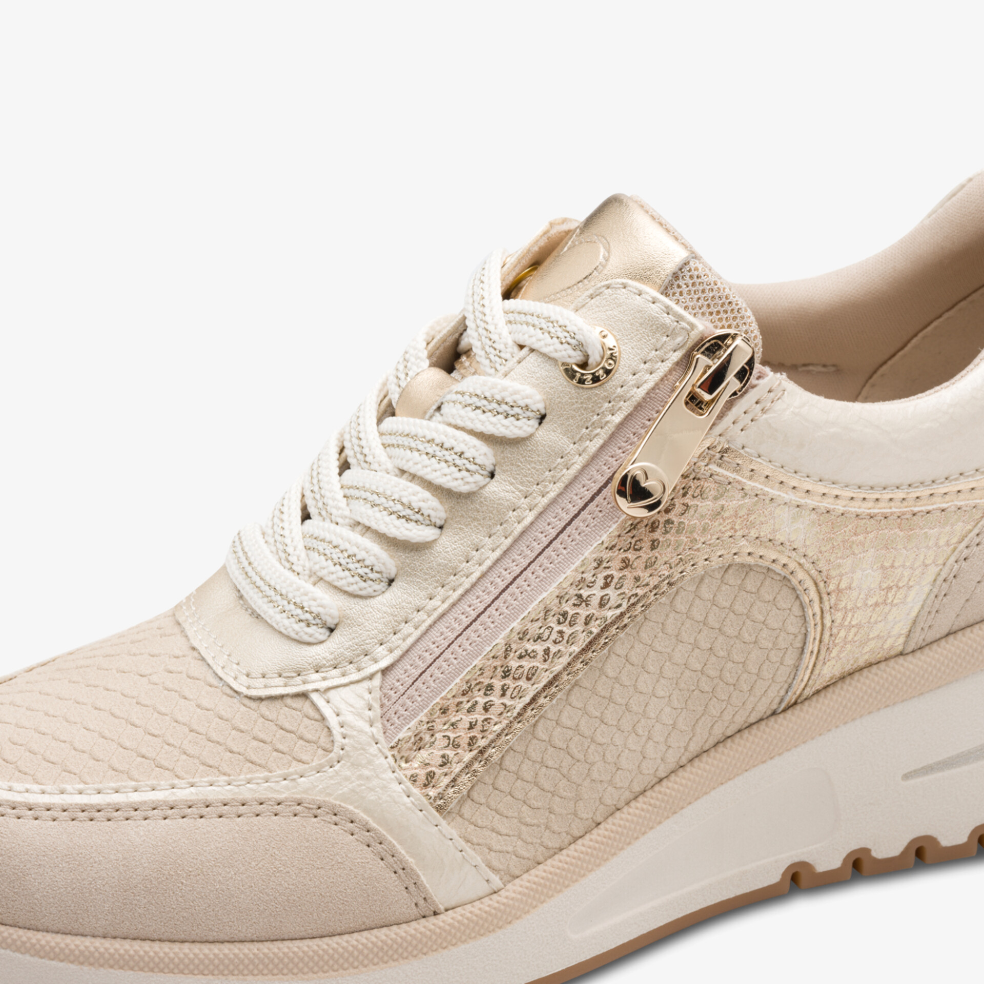 Bequemer Sneaker mit atmungsaktivem Material und praktischem Reißverschluss für einfachen Einstieg