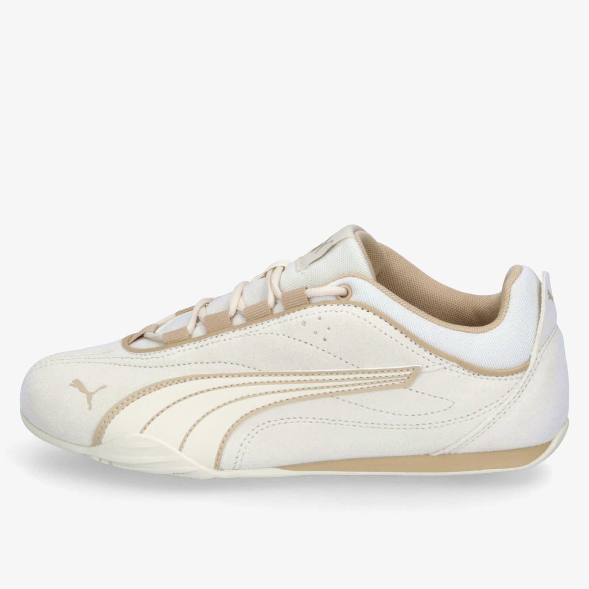 Sportlicher weißer Sneaker mit flexibler Sohle und bequemer Passform in klarer Seitenansicht