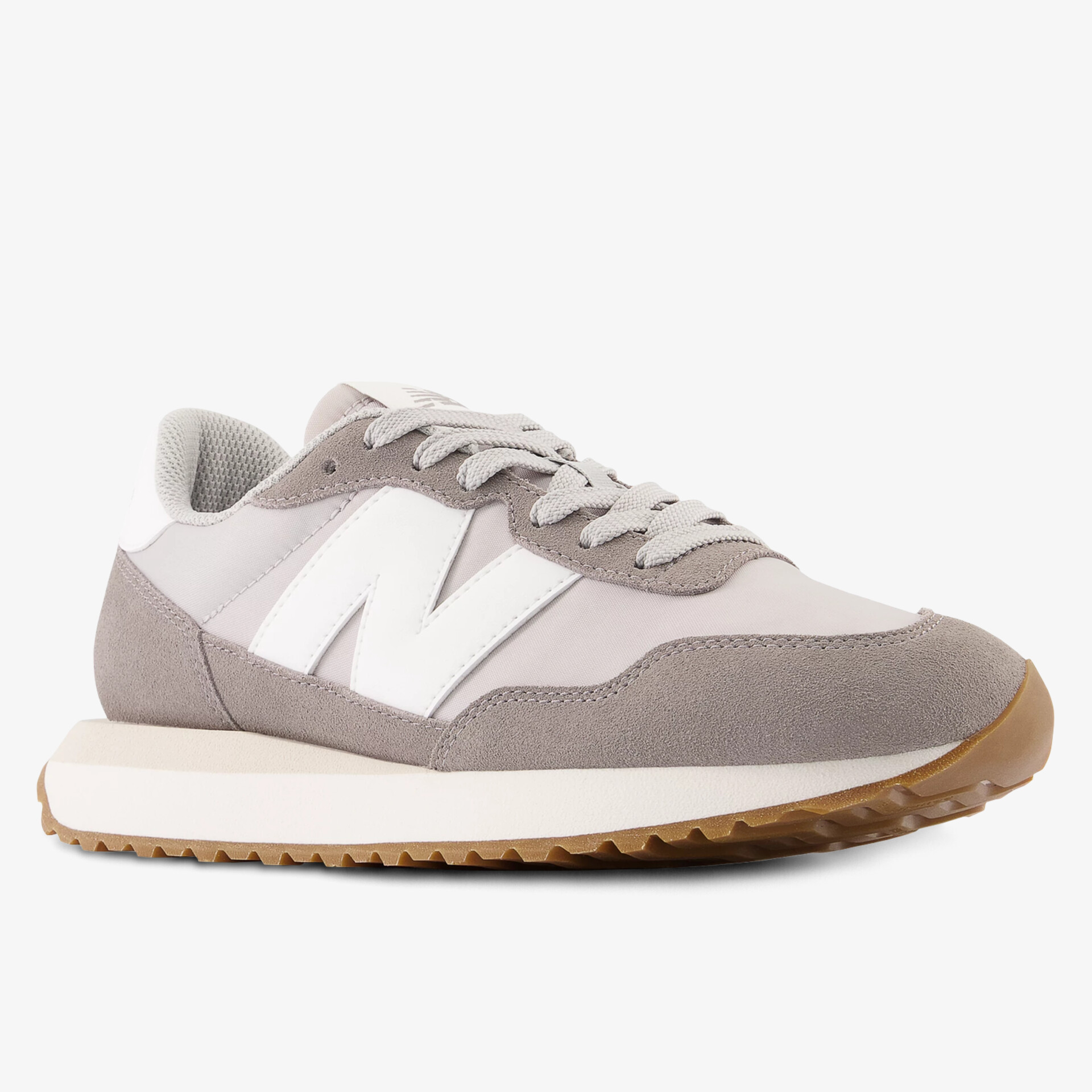 Moderner leichter Sneaker mit atmungsaktivem Material und rutschfester Sohle in neutralen Farbtönen