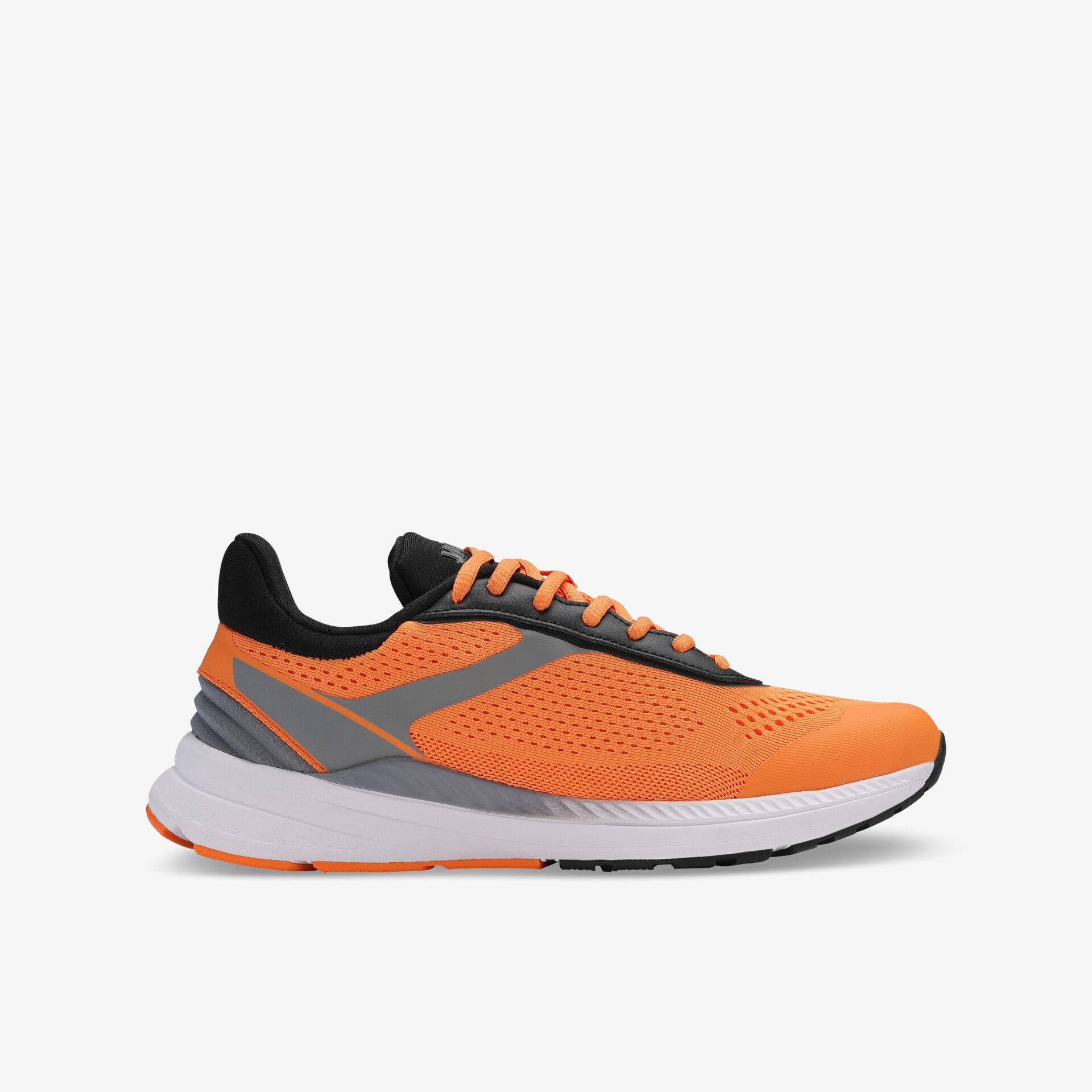 Leichter, sportlicher Sneaker in Orange mit atmungsaktivem Mesh und komfortabler Dämpfung, klare Seitenansicht