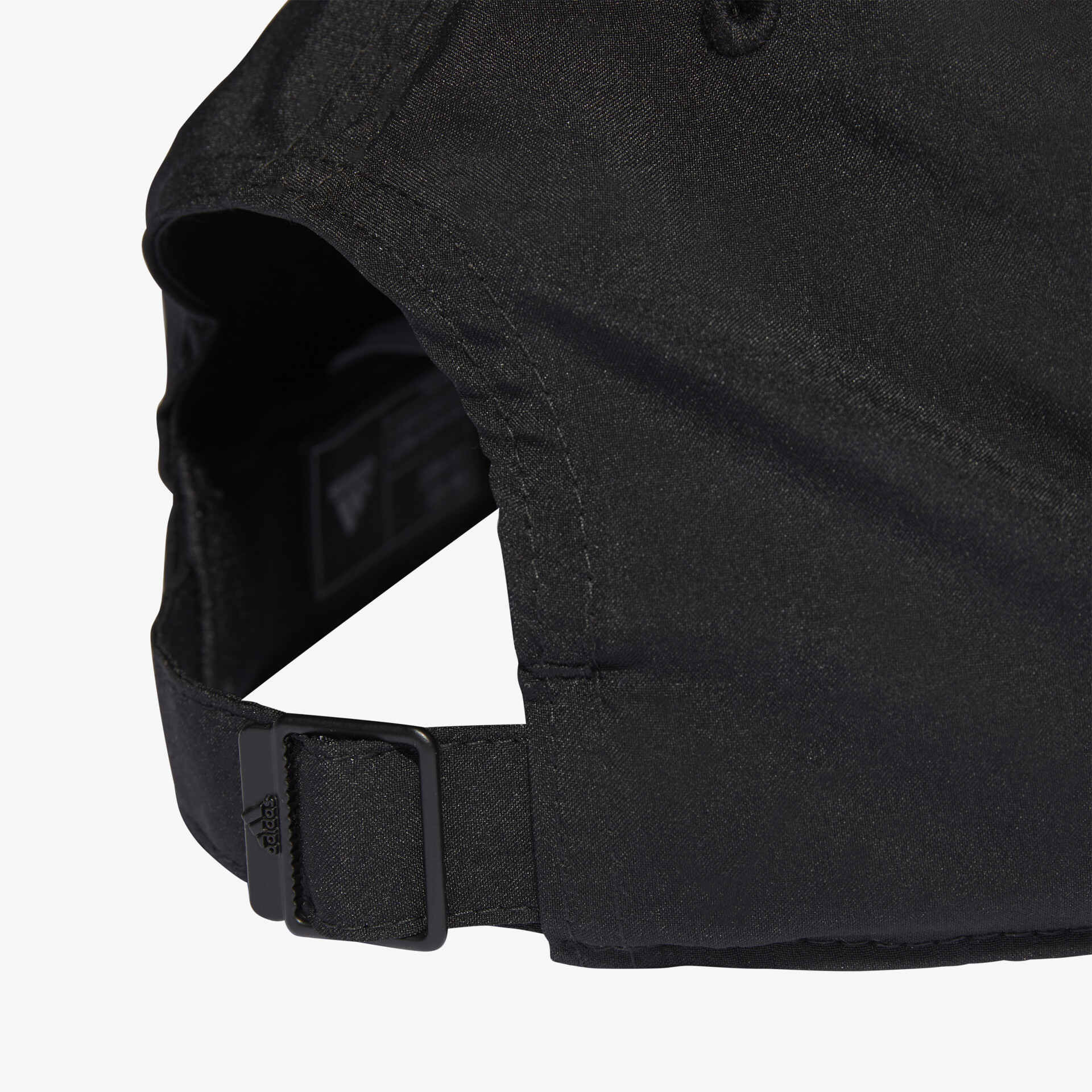 Schwarze Kappe mit verstellbarem Riemen für perfekten Sitz und Komfort.