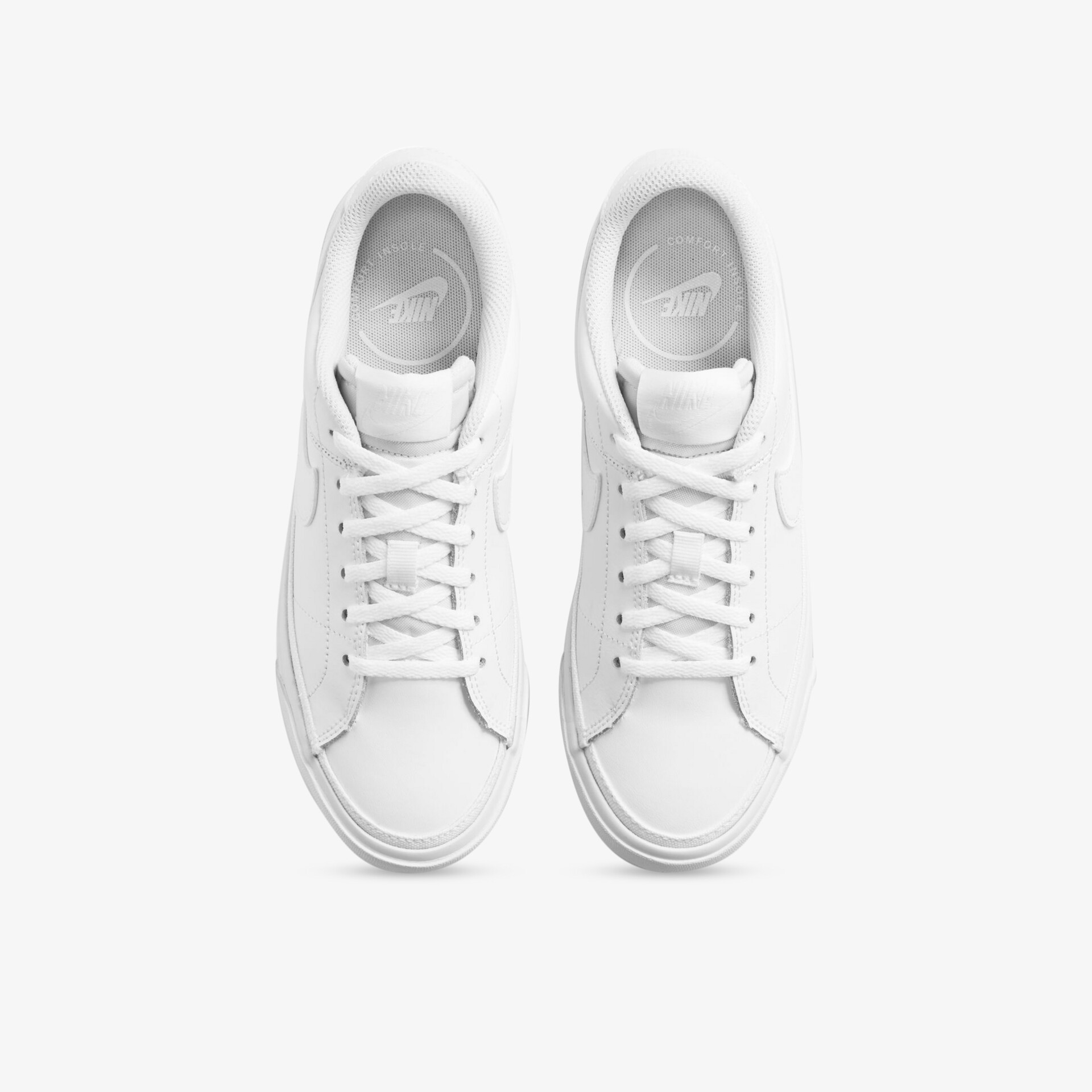 Weiße Sneaker mit schlichter Optik und Schnürdesign, ideal für Alltag und Freizeitoutfits.