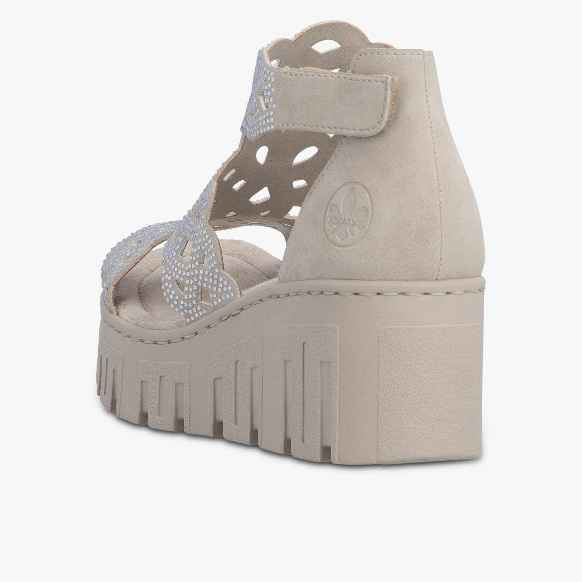 Beige Sandale mit klettbarem Riemen und klobigem Blockabsatz für stabilen Halt und modischen Look