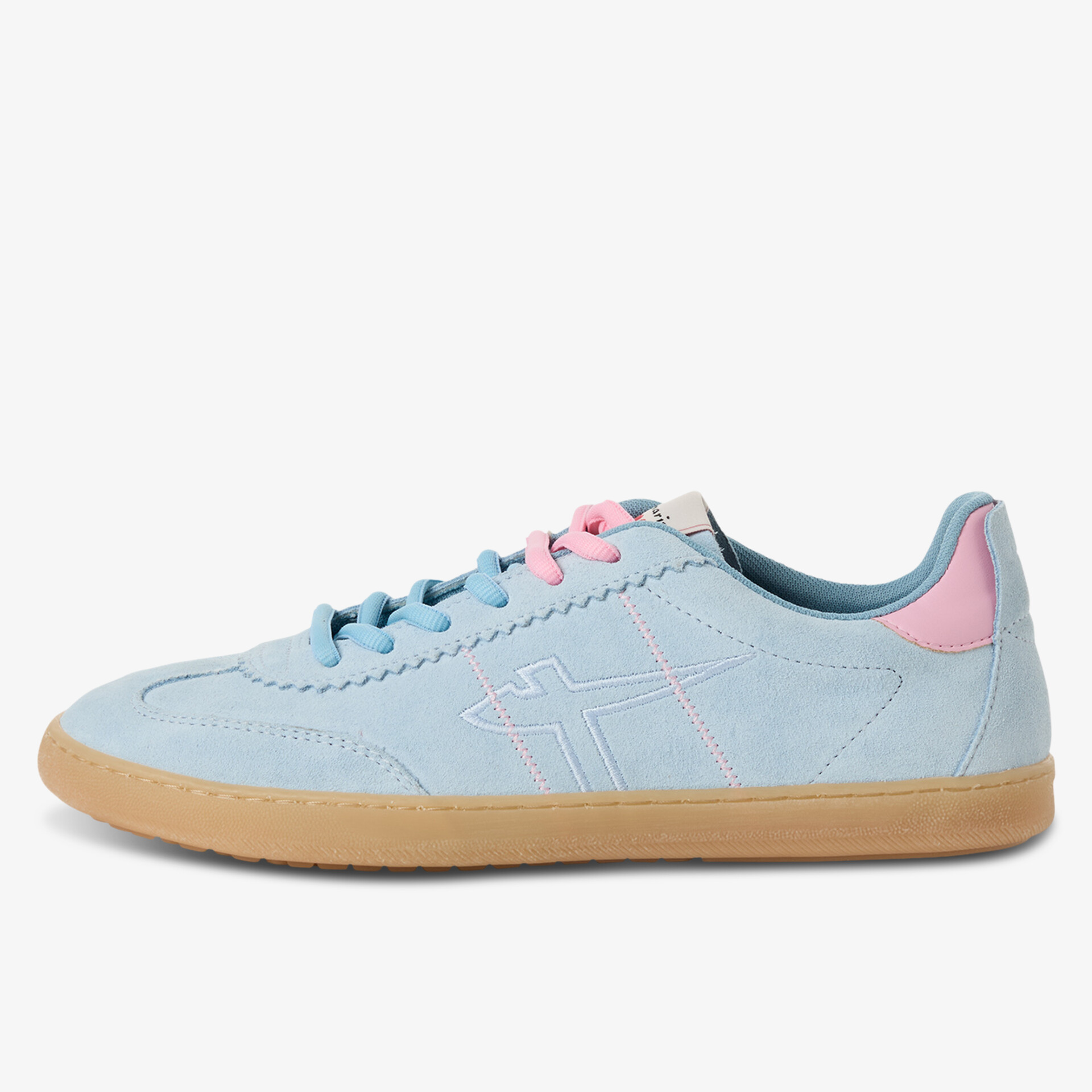 Seitlich sichtbarer leichter Sneaker mit bequemer Passform und rutschfester Sohle in sportivem Design