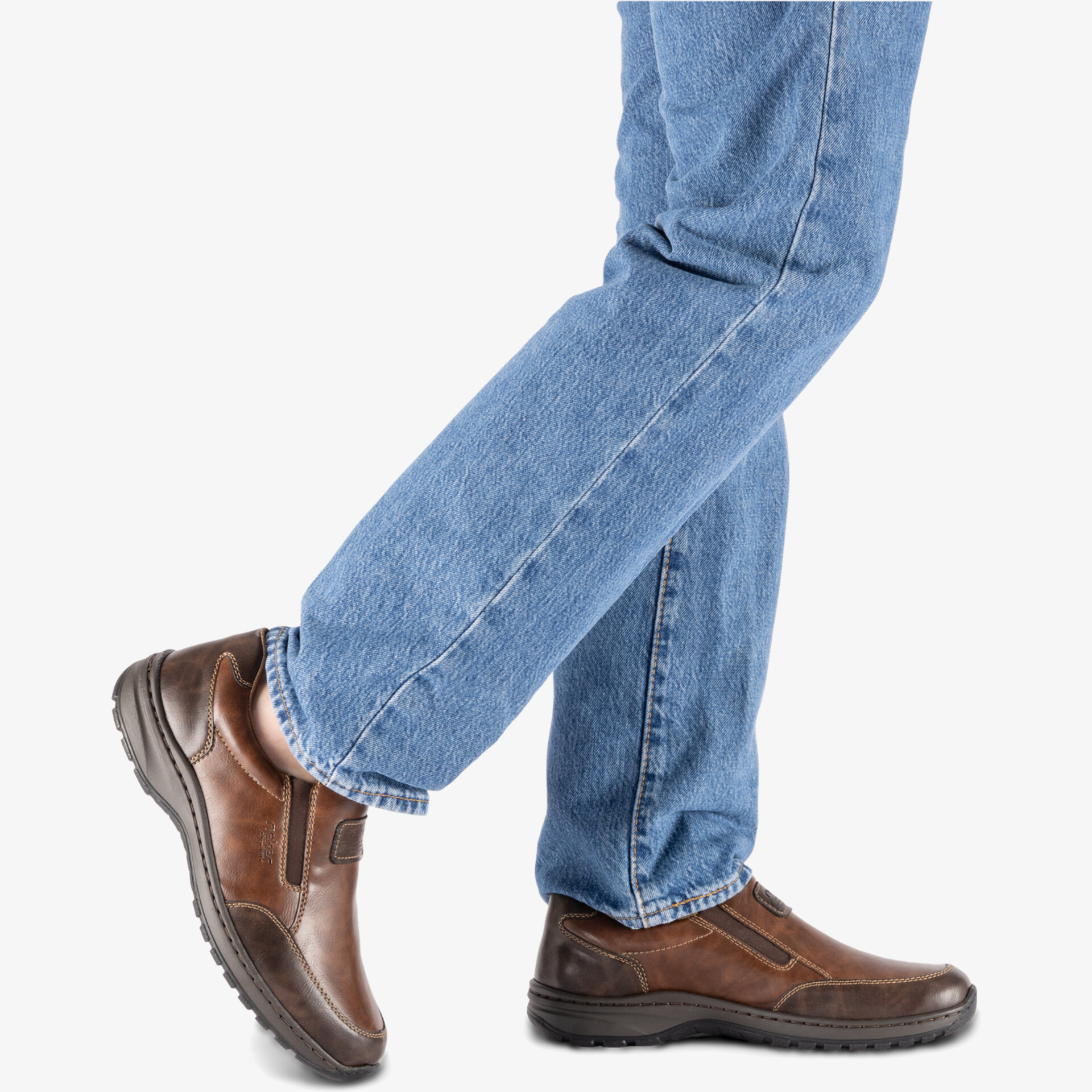 Bequeme braune Schuhe mit rutschfester Sohle und strapazierfähigem Material