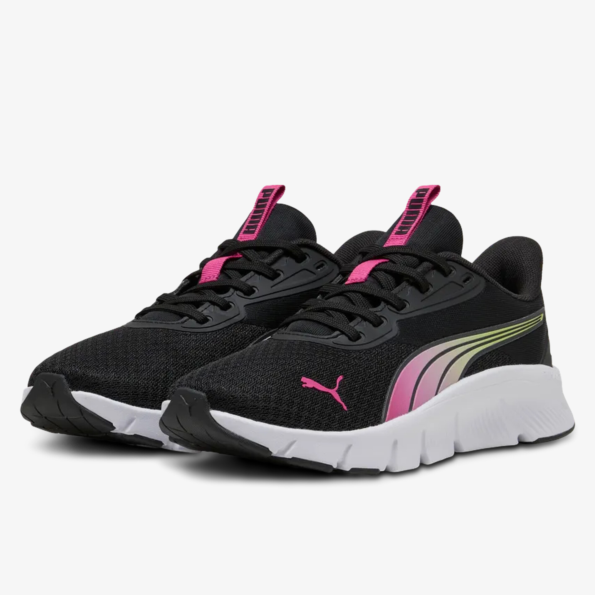 Schwarze Sportlaufschuhe mit pinken Akzenten und bequemer flexibler Sohle, seitliche Ansicht