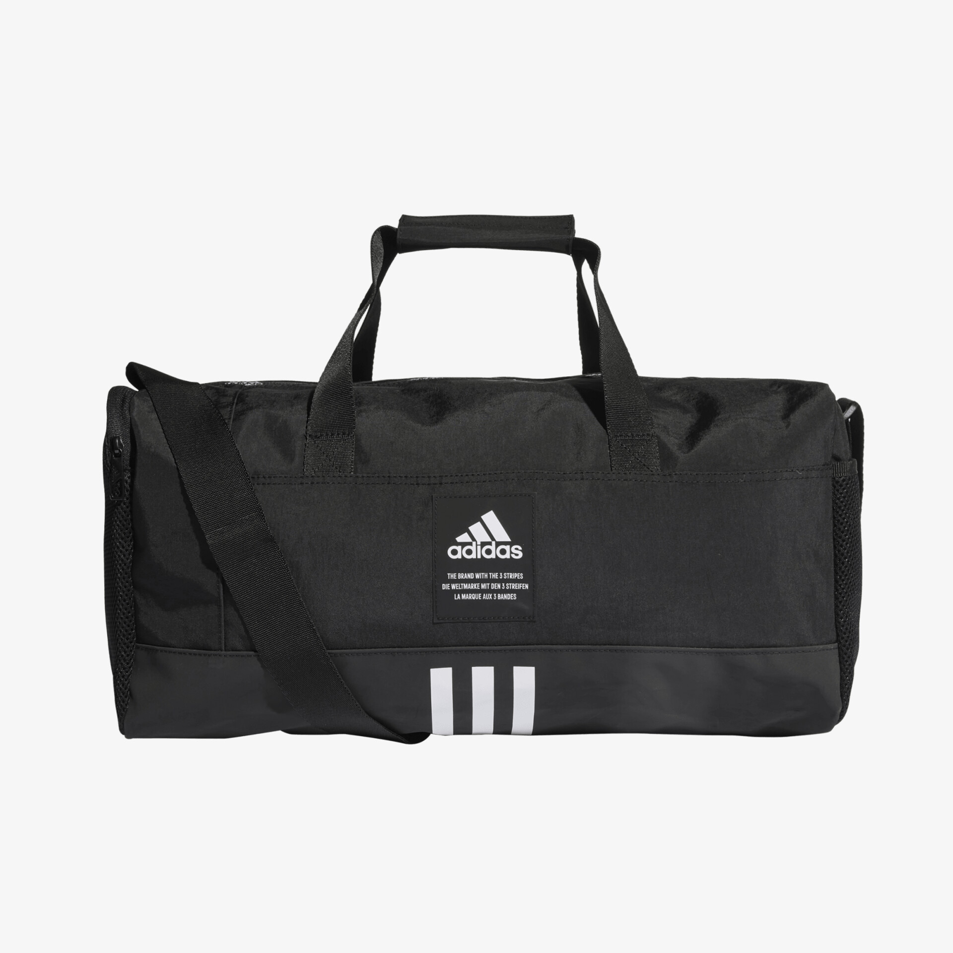 Schwarze, langlebige Sporttasche mit markantem Logo und geräumigem Hauptfach, perfekt für Sport und Reisen.