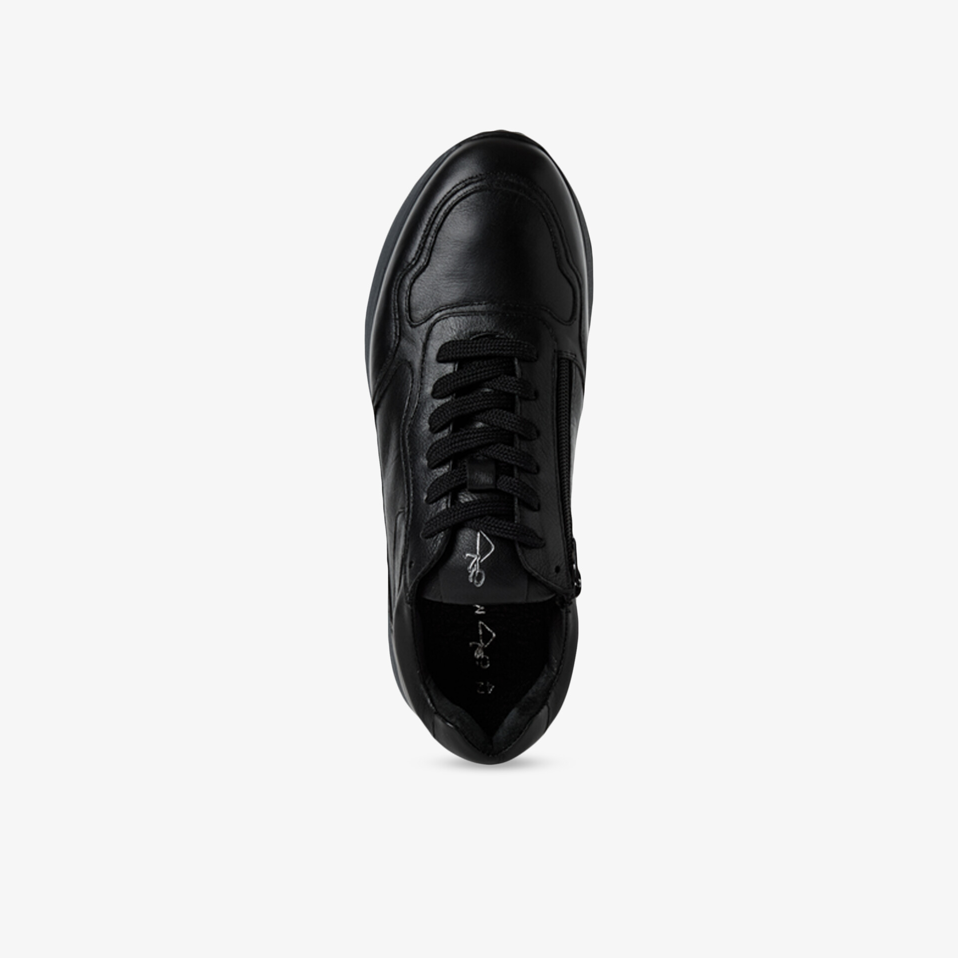 Schwarzer Sneaker in Draufsicht mit gepolstertem Schaft und stabiler Schnürung für Komfort und Halt