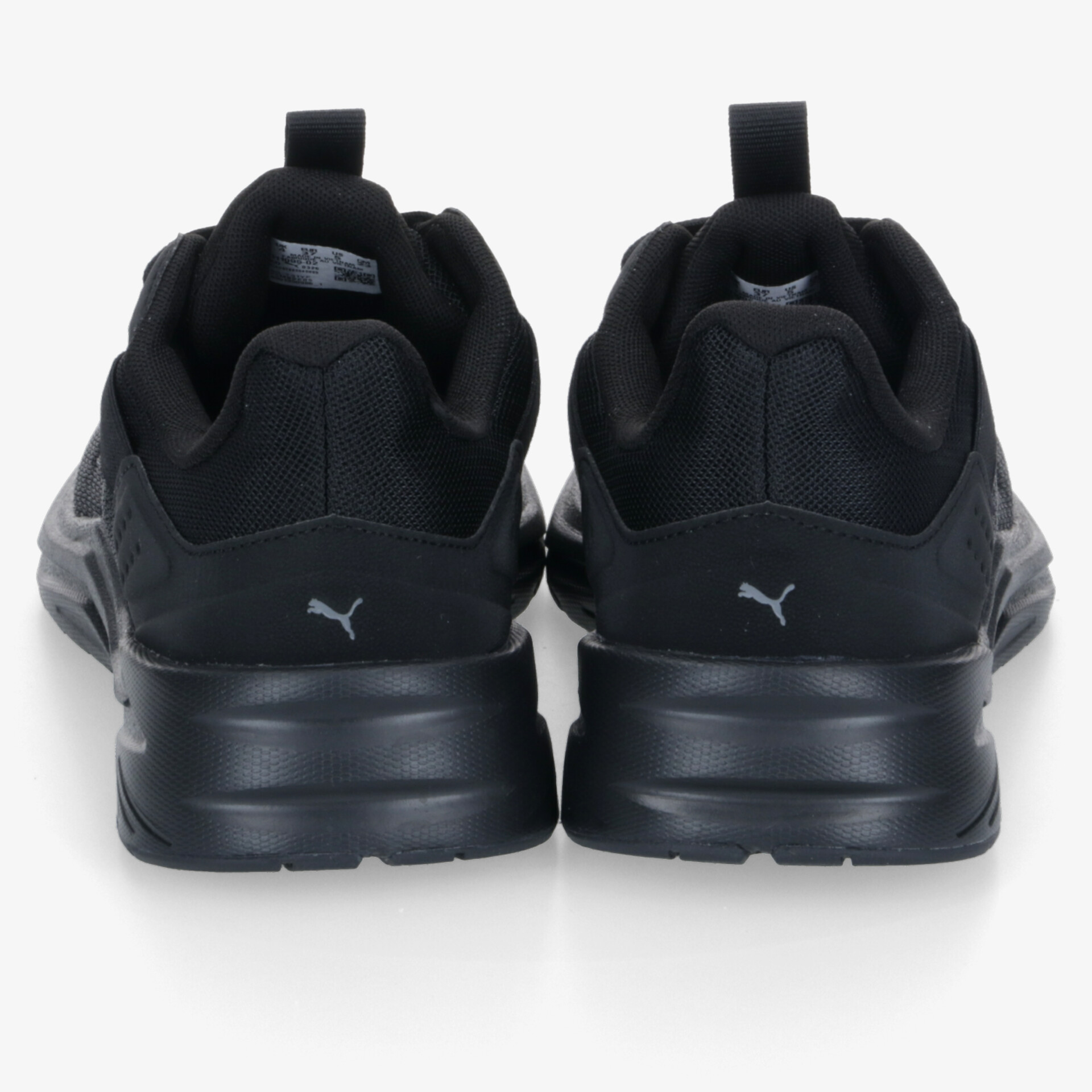 Robuste schwarze Puma Sneaker mit griffiger Sohle und modernem Design aus hochwertigem Material, Rückansicht
