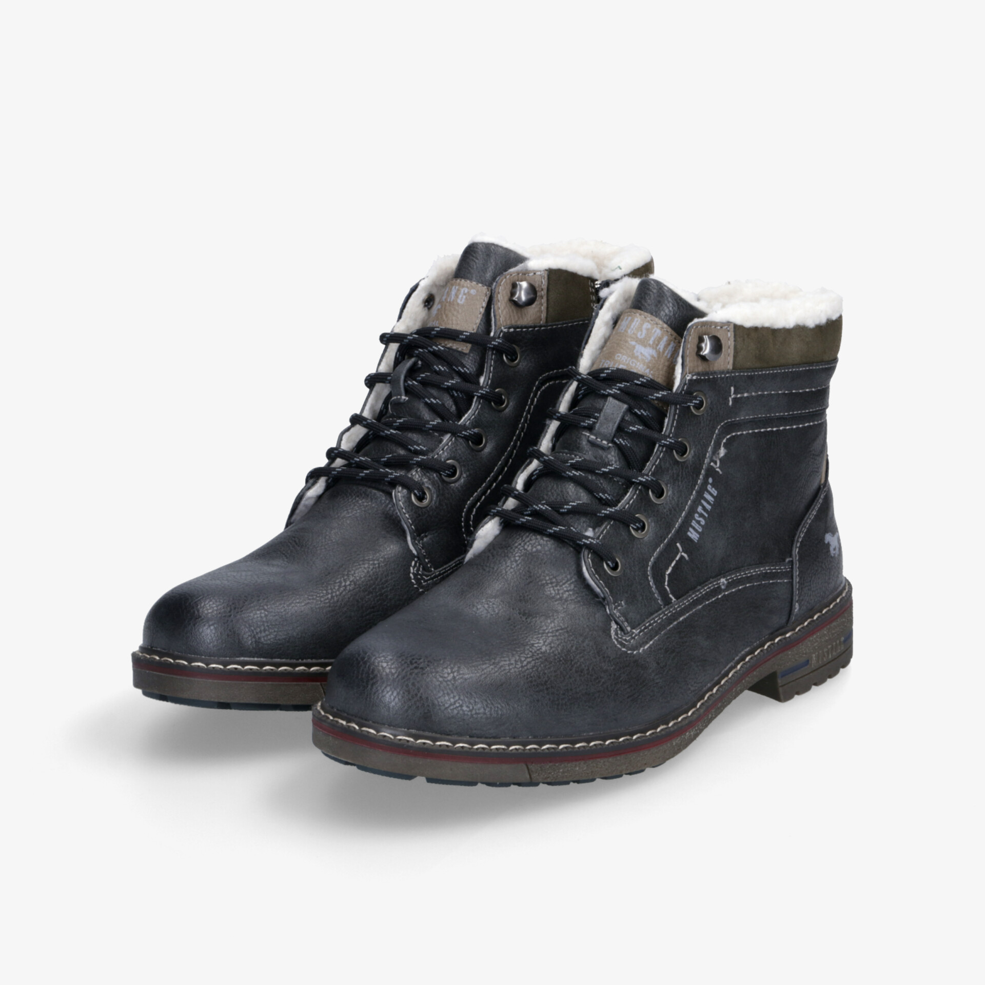 Robuste schwarze Winterstiefel mit warmer Innenfütterung, stabiler Schnürung und rutschfester Sohle im Paar gezeigt