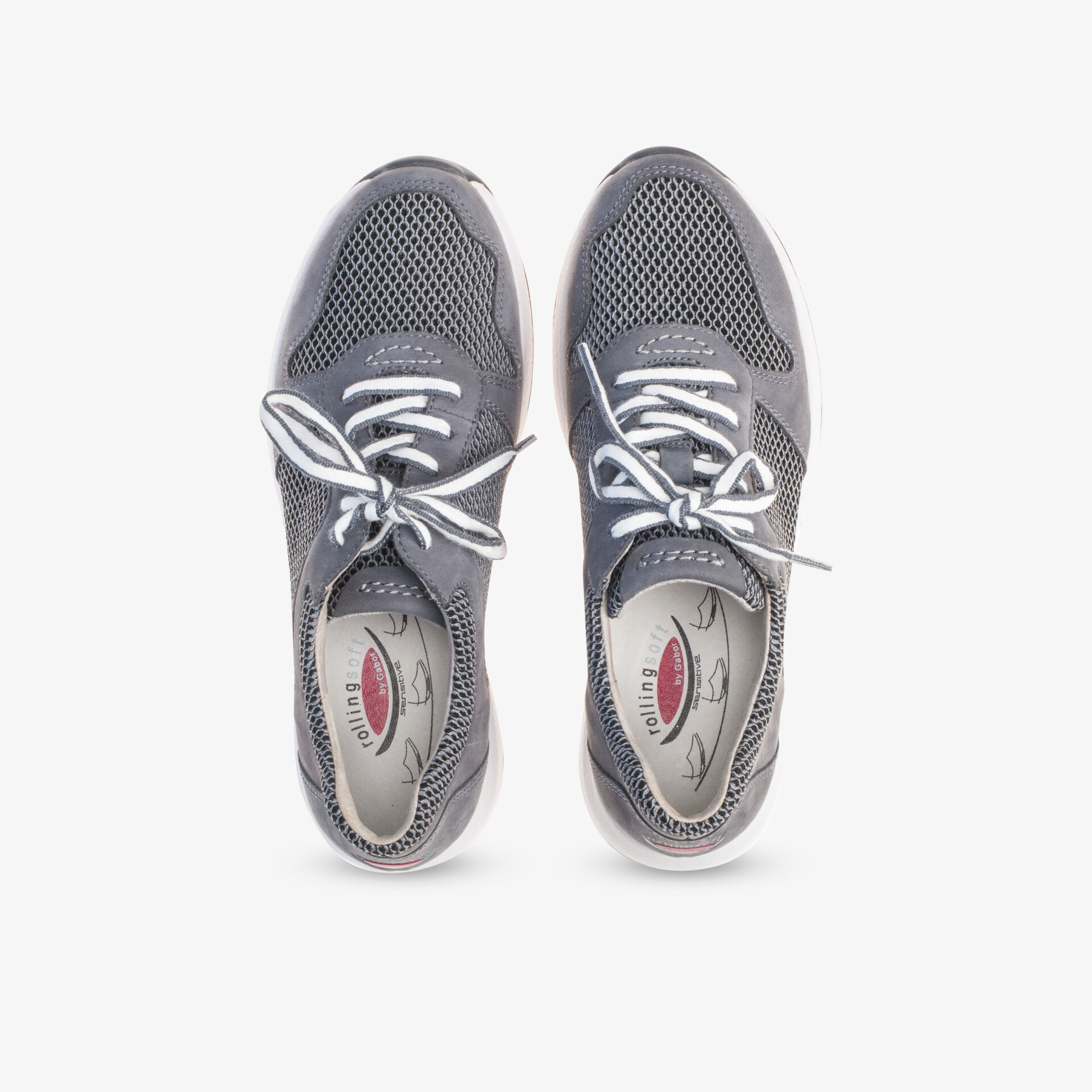 Bequeme graue Schnürschuhe mit atmungsaktivem Mesh-Material, ideal für sportliche Aktivitäten.