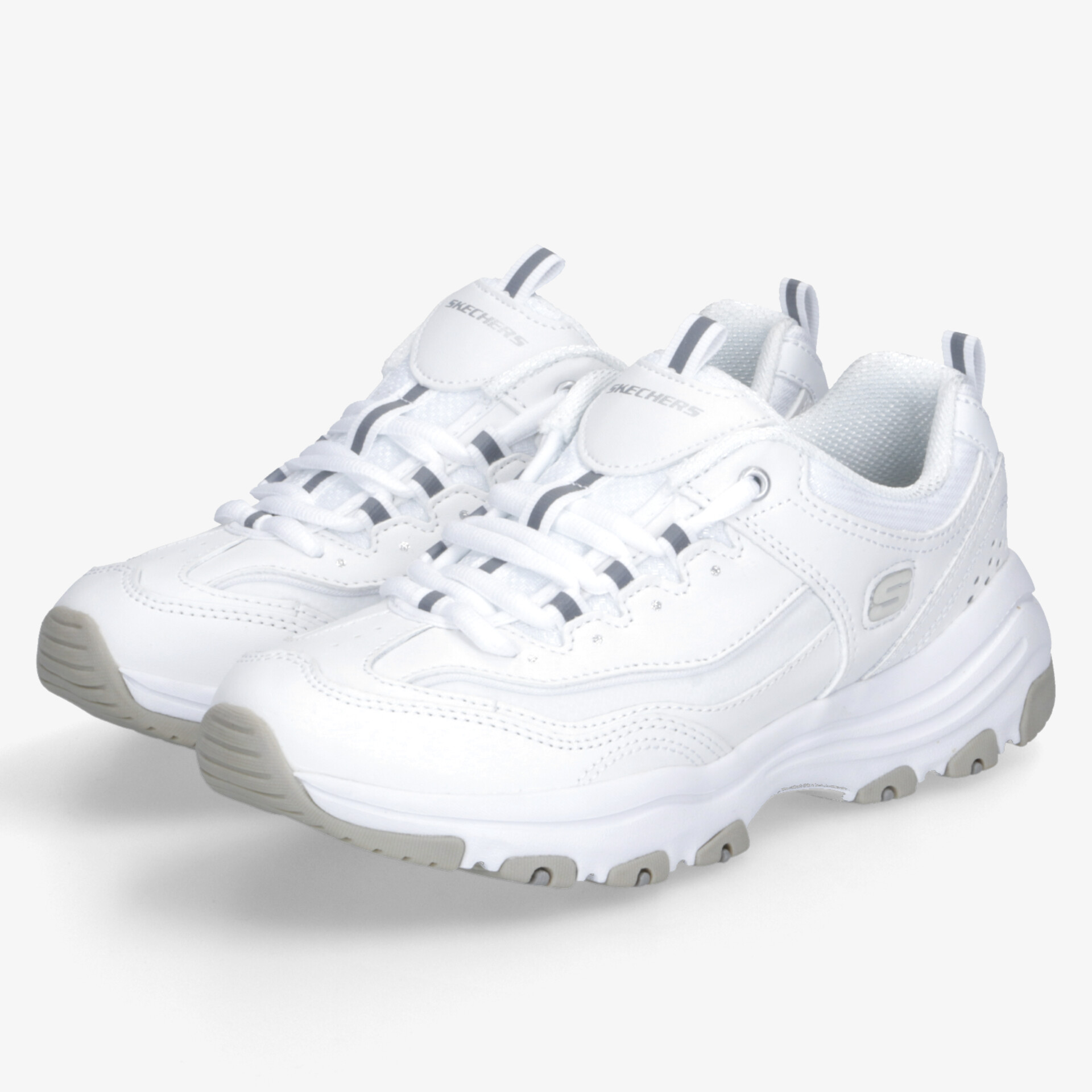 Weißes Sneaker-Paar in schräger Vorderansicht, sportlich und bequem mit stabiler, gepolsterter Sohle