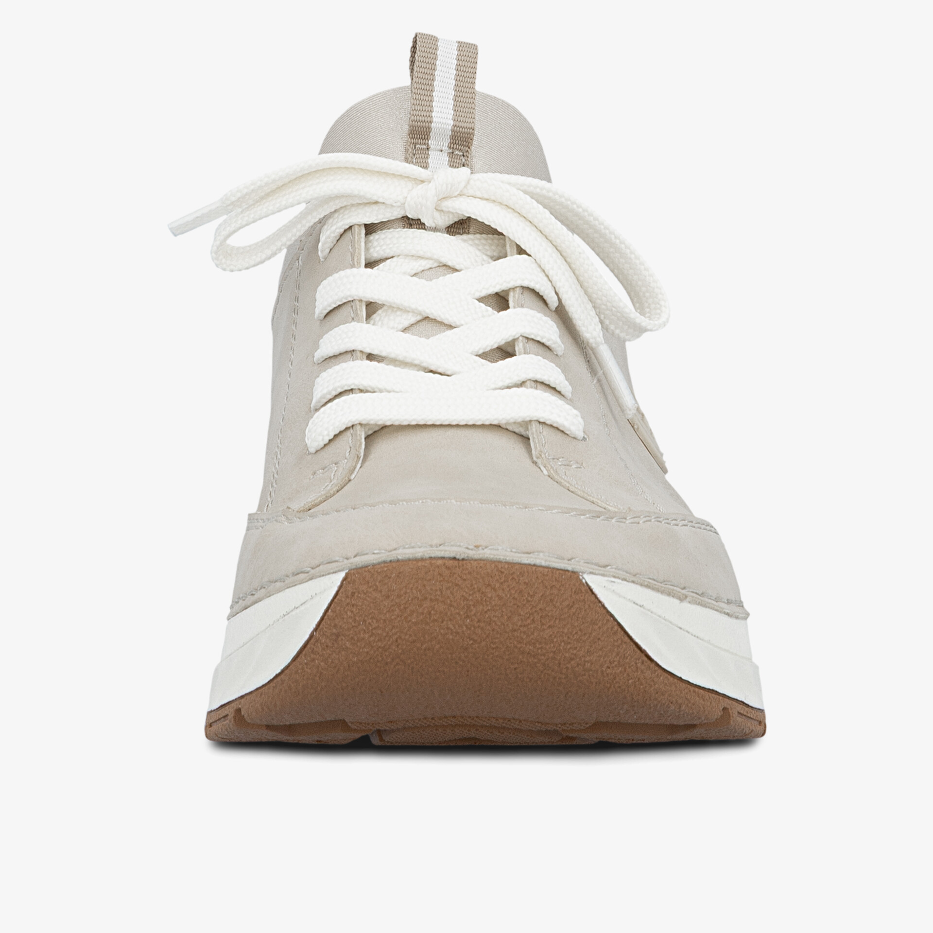 Frontansicht eines sportlichen Schuhs mit robuster, rutschfester Sohle und bequemer Passform