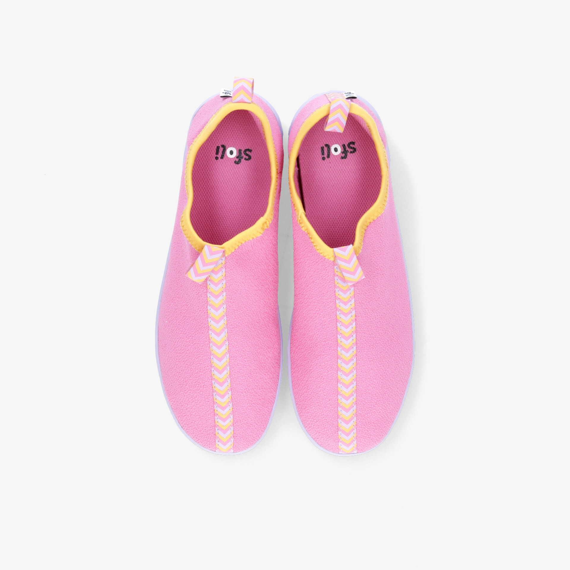Bequeme, leichte rosa Schuhe mit elastischem Einsatz und weicher rutschfester Sohle, Draufsicht