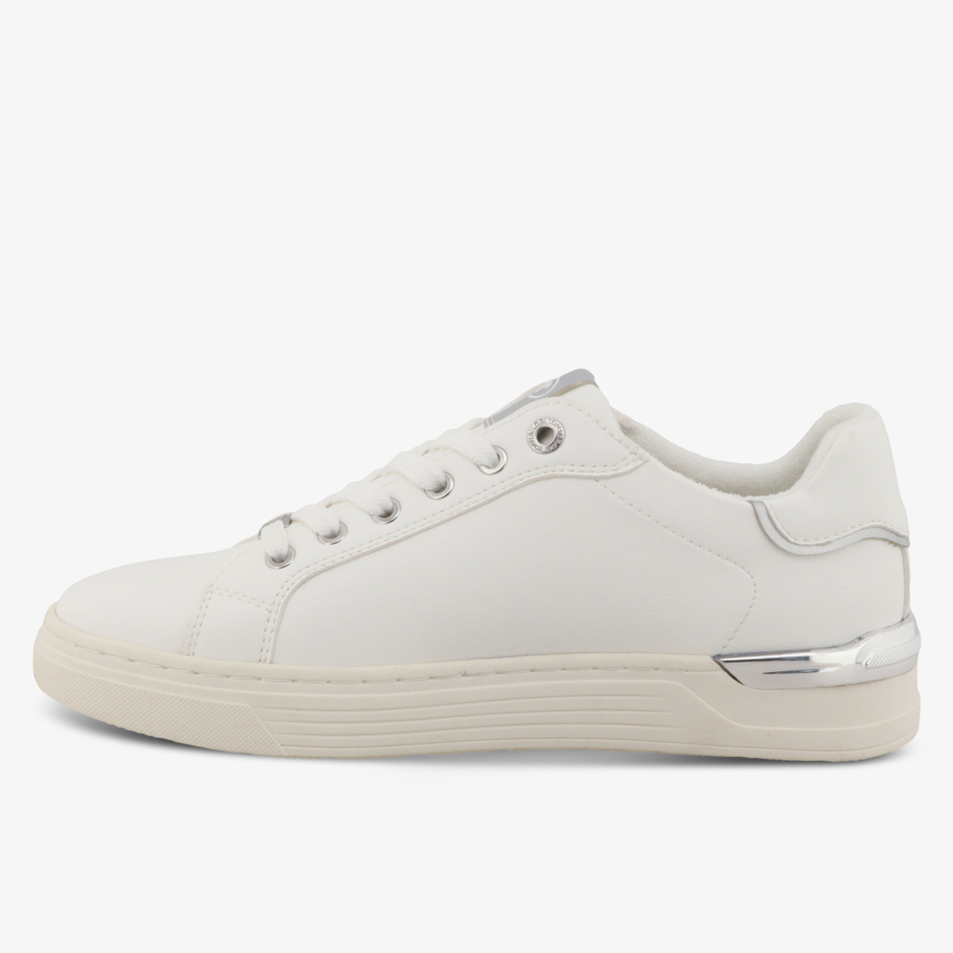 Weißer Sneaker in seitlicher Ansicht mit schlichtem Design und bequemem Schnitt für sportlichen Tragekomfort