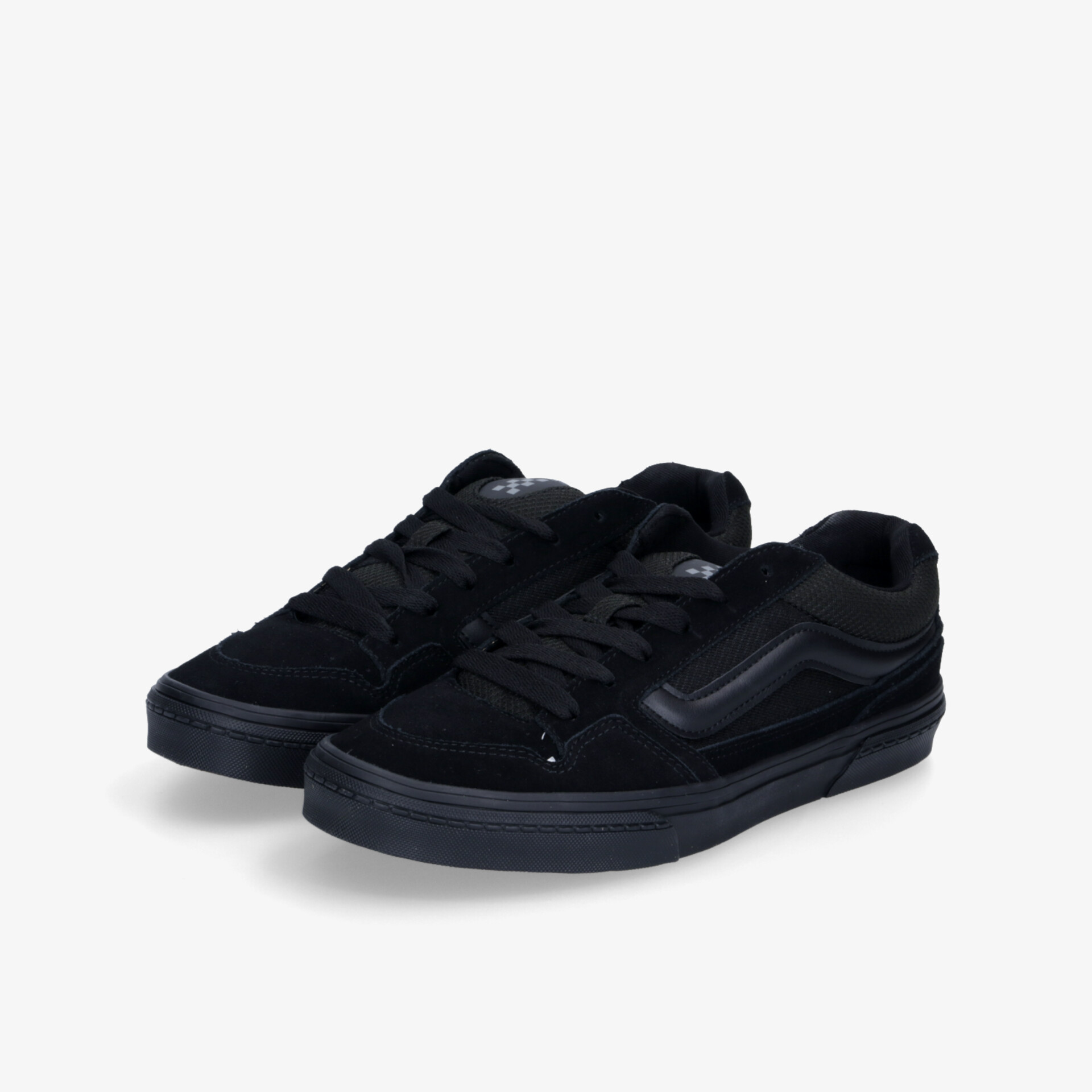 Schwarze Sneaker mit schnürung und robuster Sohle, sportliches und bequemes Design für vielseitigen Gebrauch